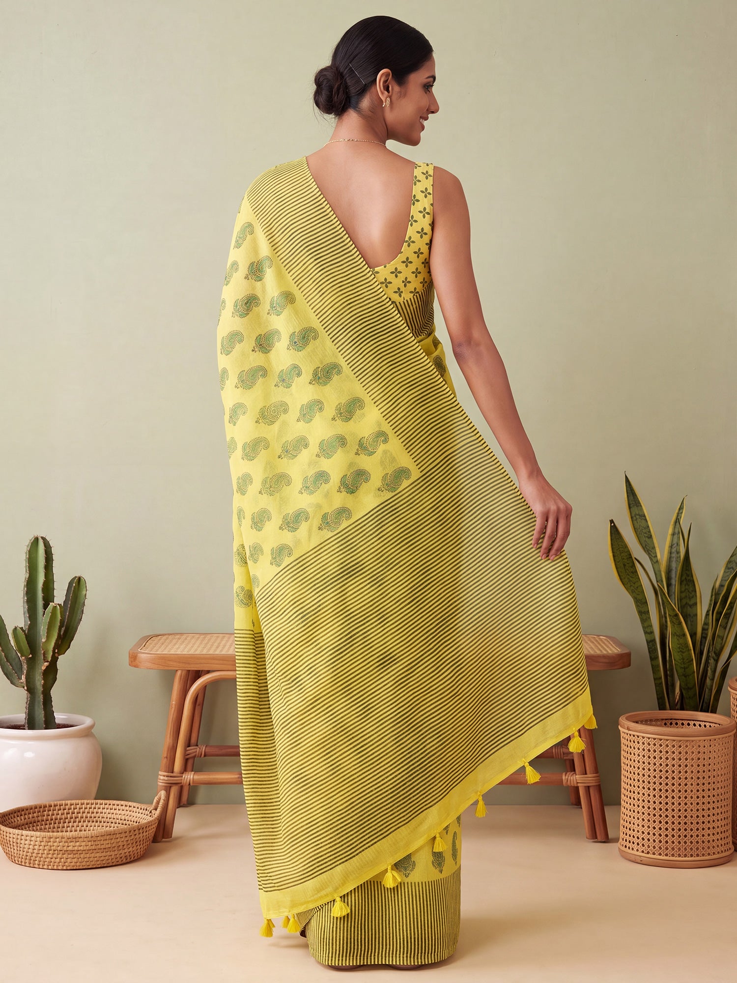 Lemon Yellow Cotton Linen saree – detail view 1