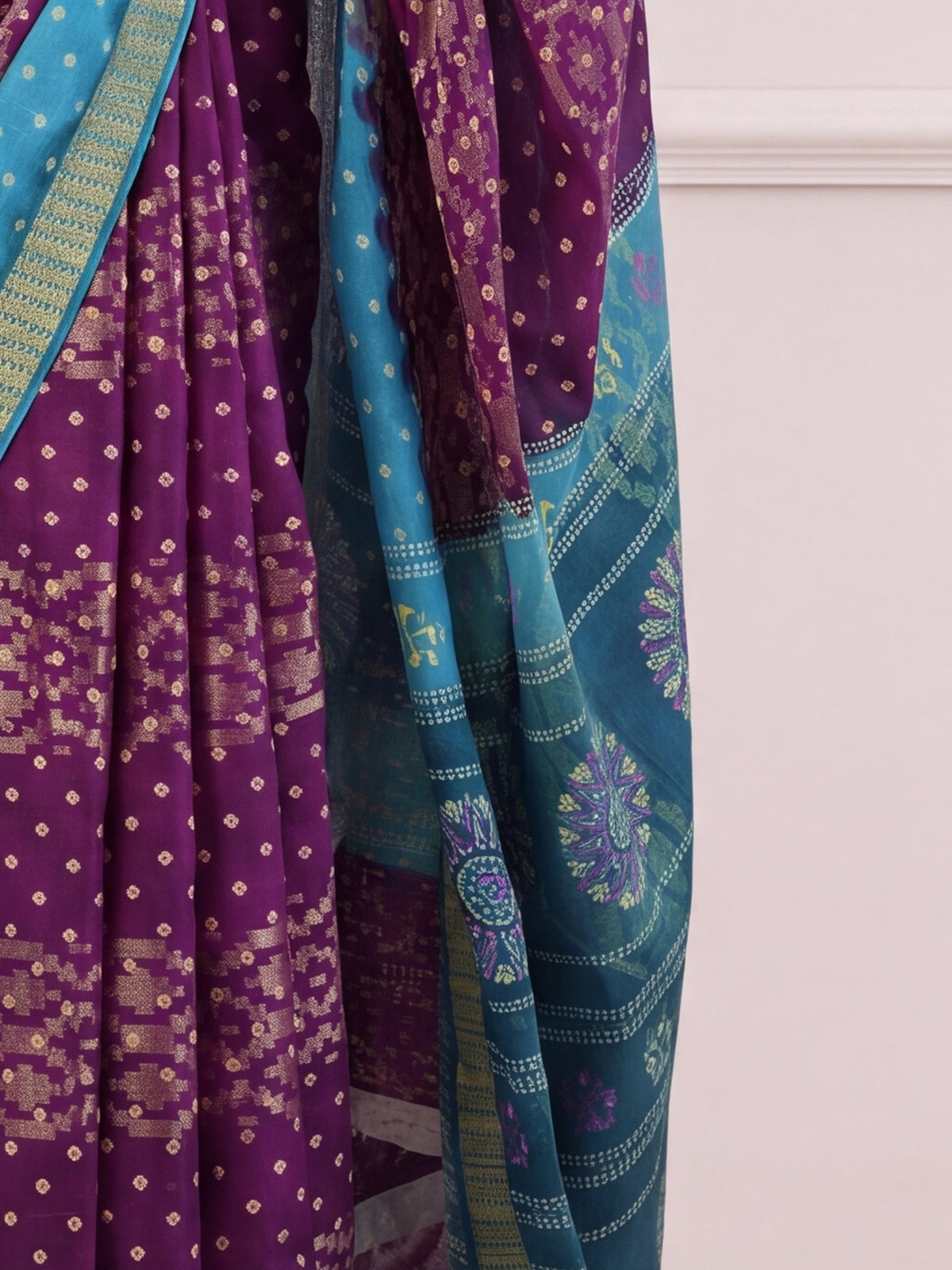 Pallu detail of purple cotton saree showing bandhani tie-dye dot work and zari border