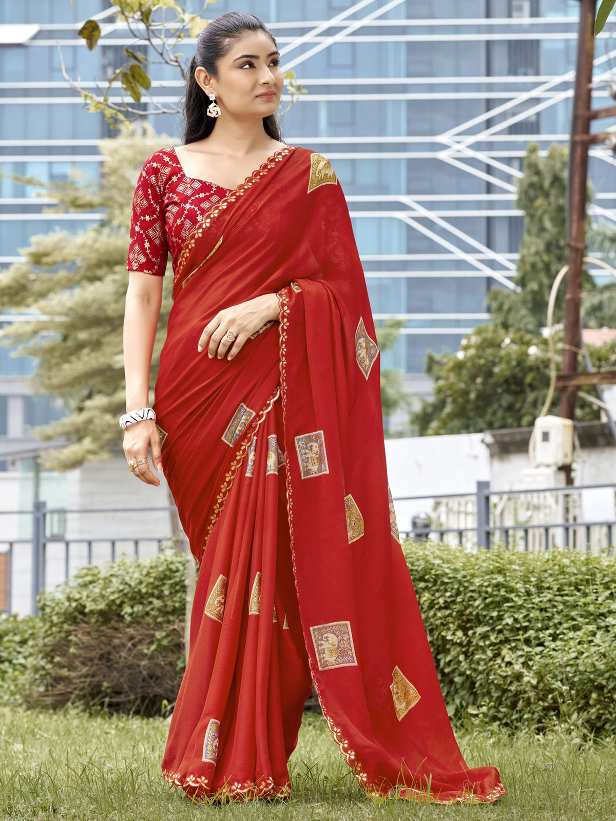 Red foil chiffon saree with red blouse piece