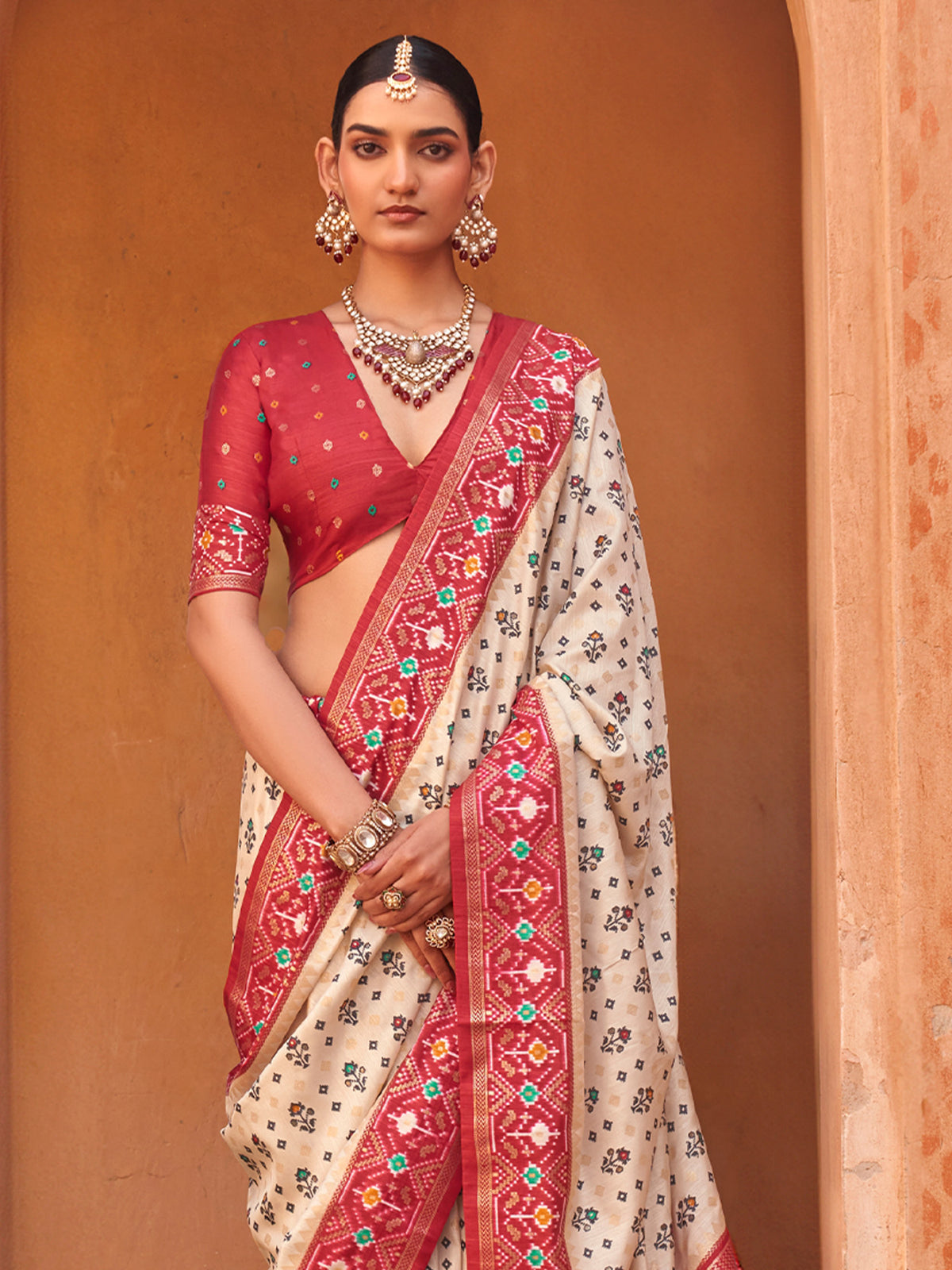 Cream Silk Blend saree – detail view 2