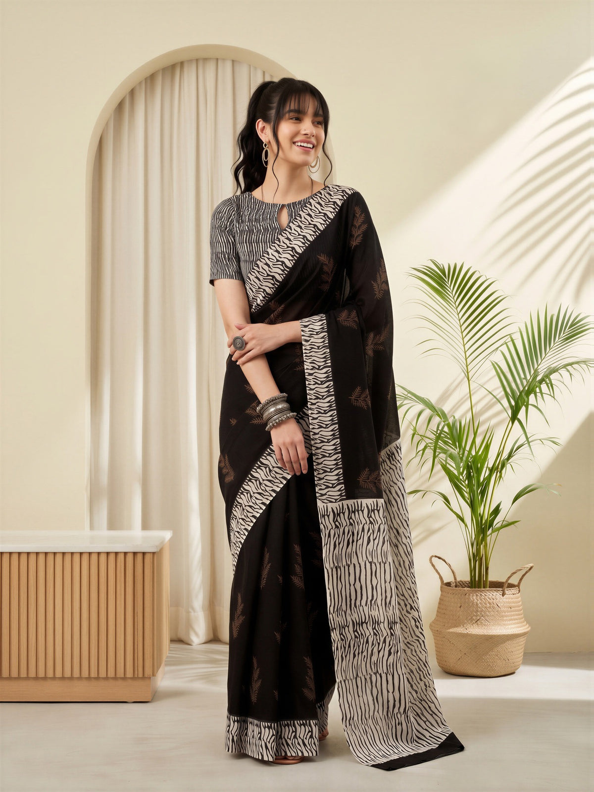 Black Bhagalpuri Silk saree – detail view 3