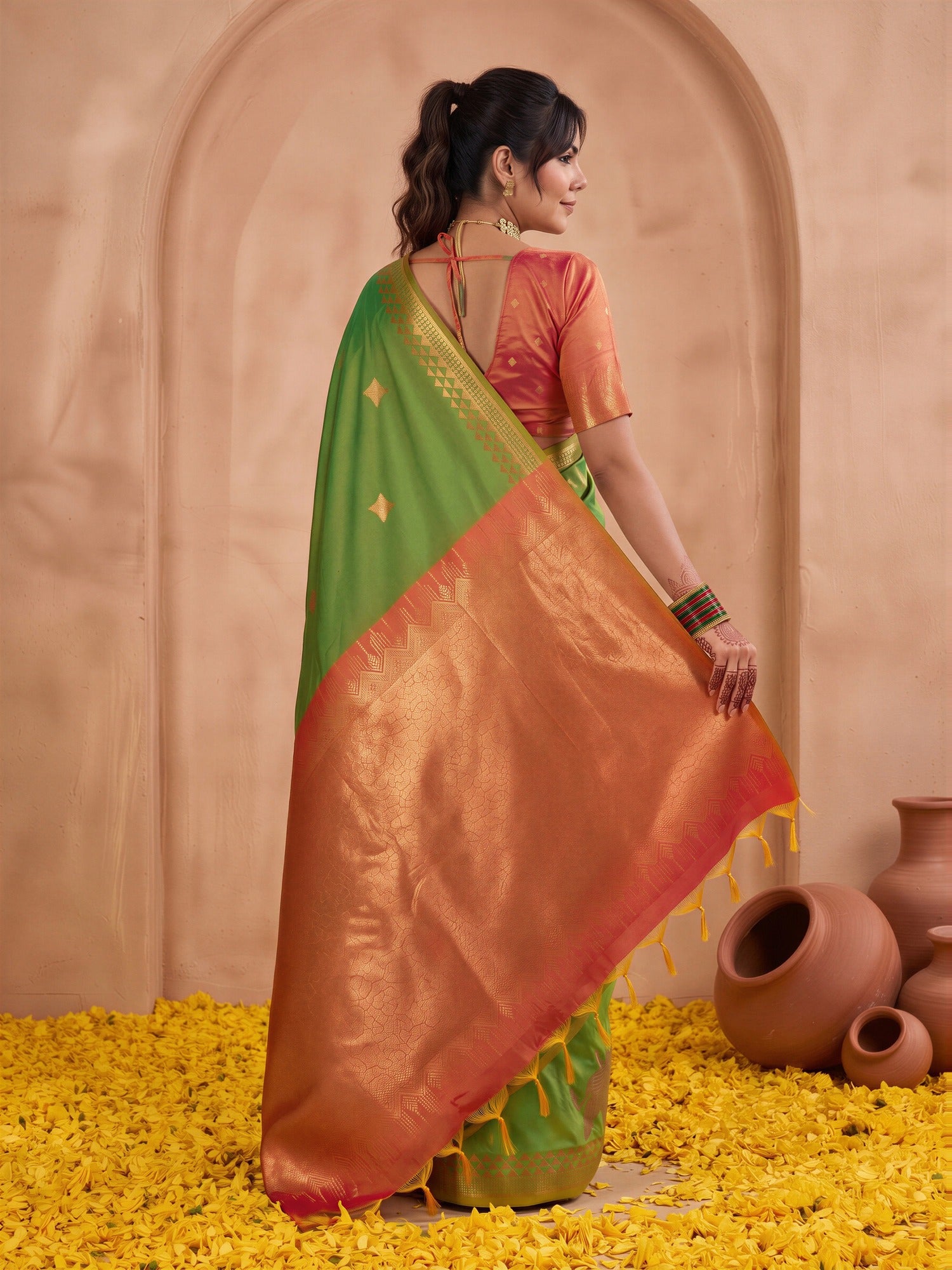 Green Silk saree – detail view 1