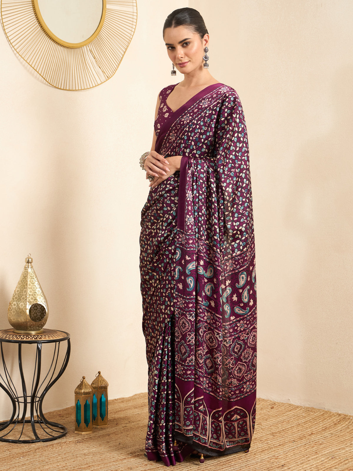 Magenta Pure Crepe saree – detail view 2