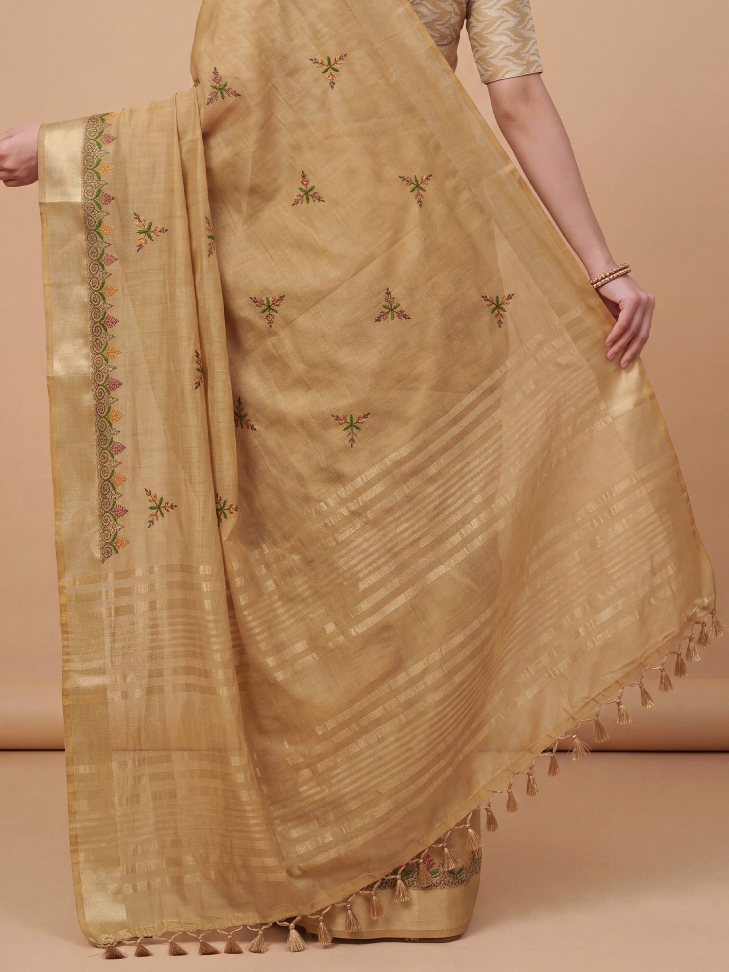 Beige Cotton Linen saree – detail view 5