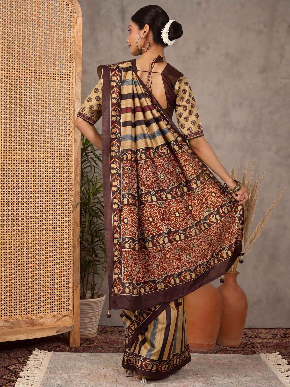 Beige Silk Blend saree – detail view 3