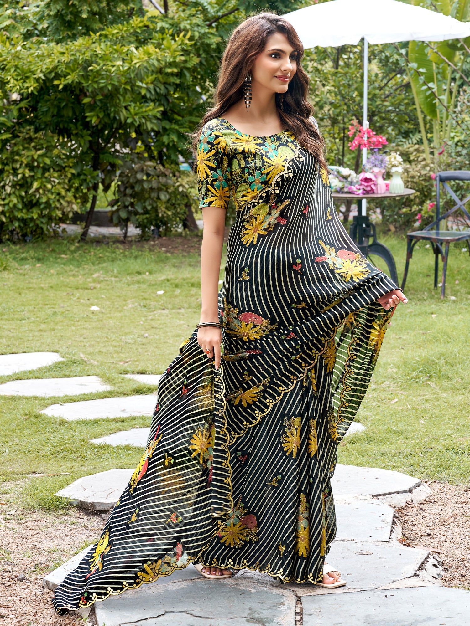 Black Chiffon saree – detail view 1
