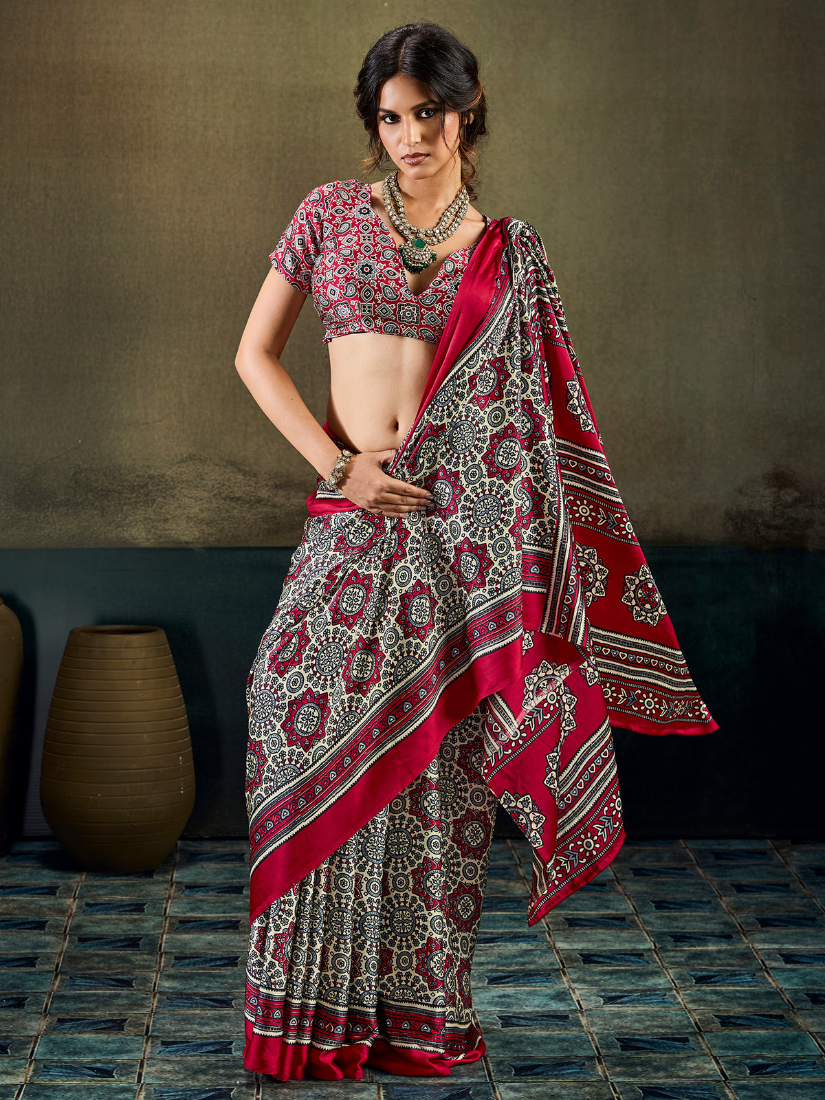 Maroon Satin saree – detail view 3