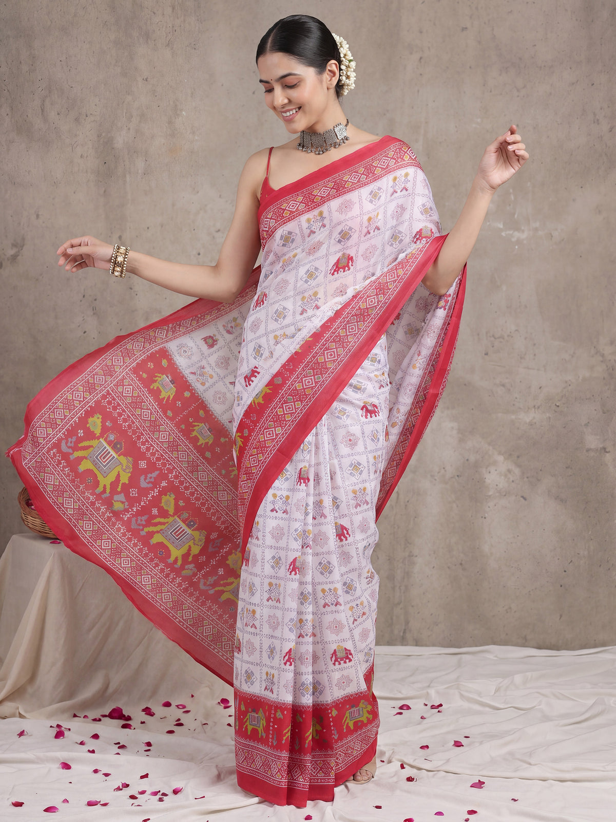White Cotton saree – detail view 3