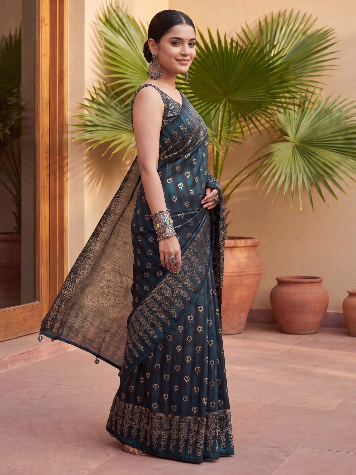 Teal Blue Pure Crepe saree – detail view 2