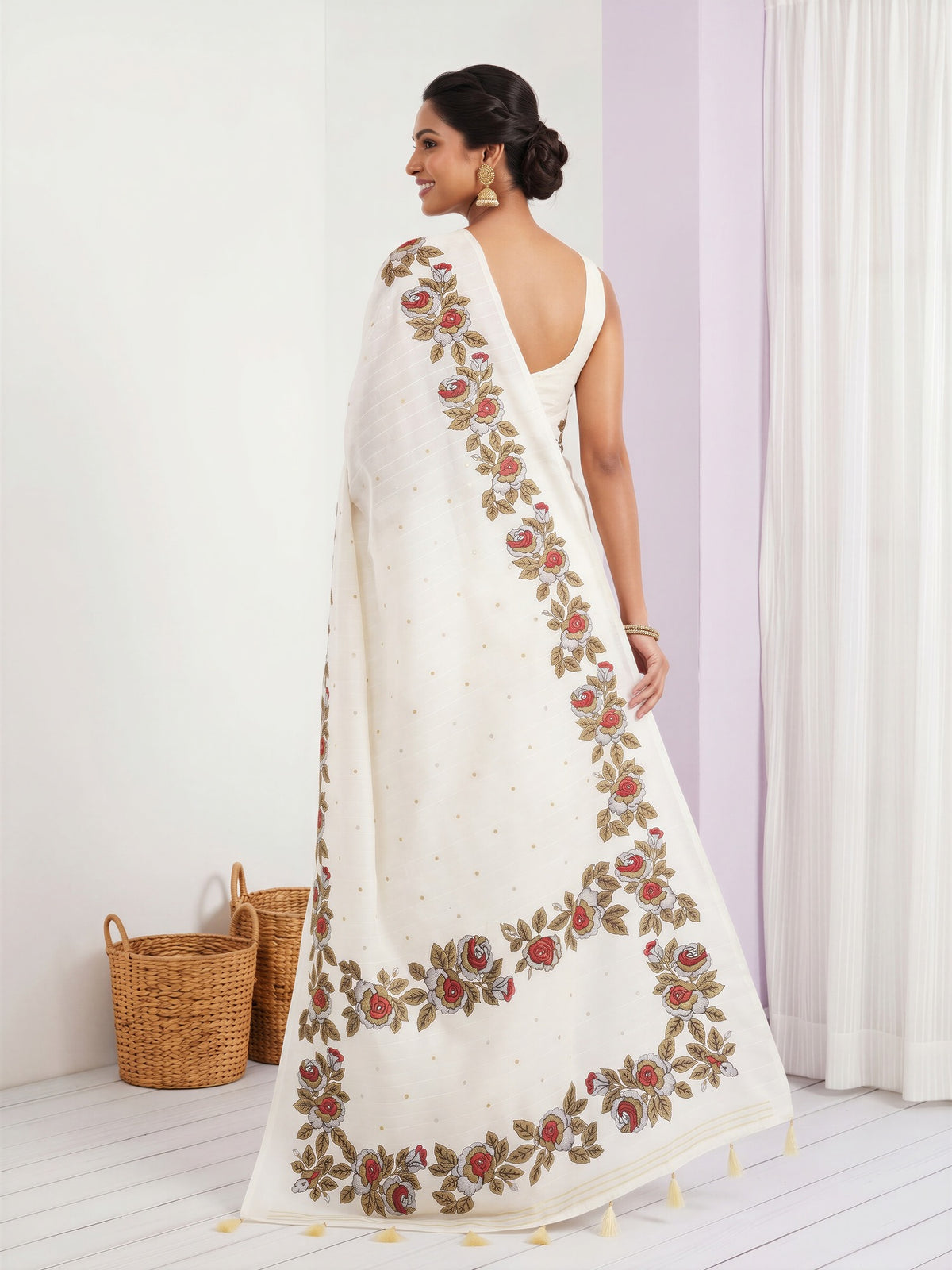 Off White Dola Silk saree – detail view 1