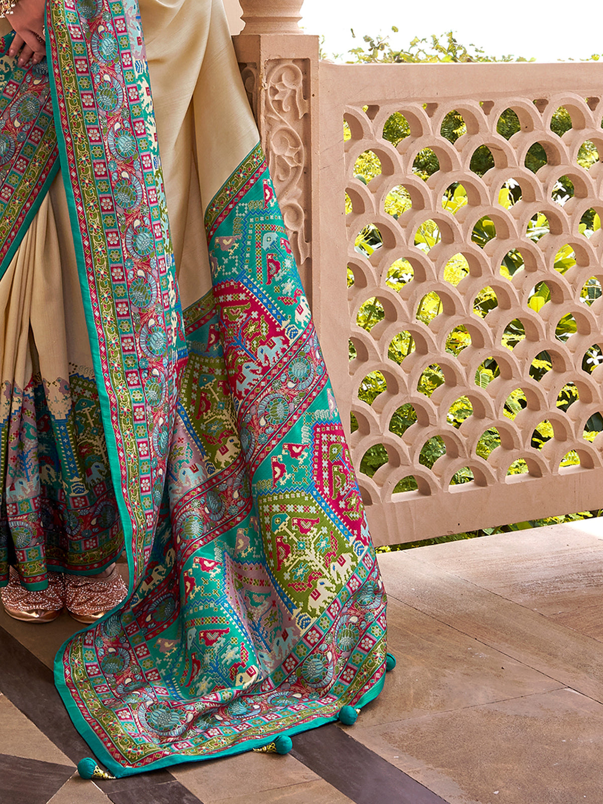 Beige Silk Blend saree – detail view 4