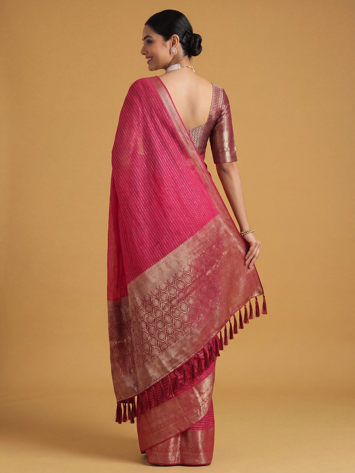 Pink Chiffon saree – detail view 1