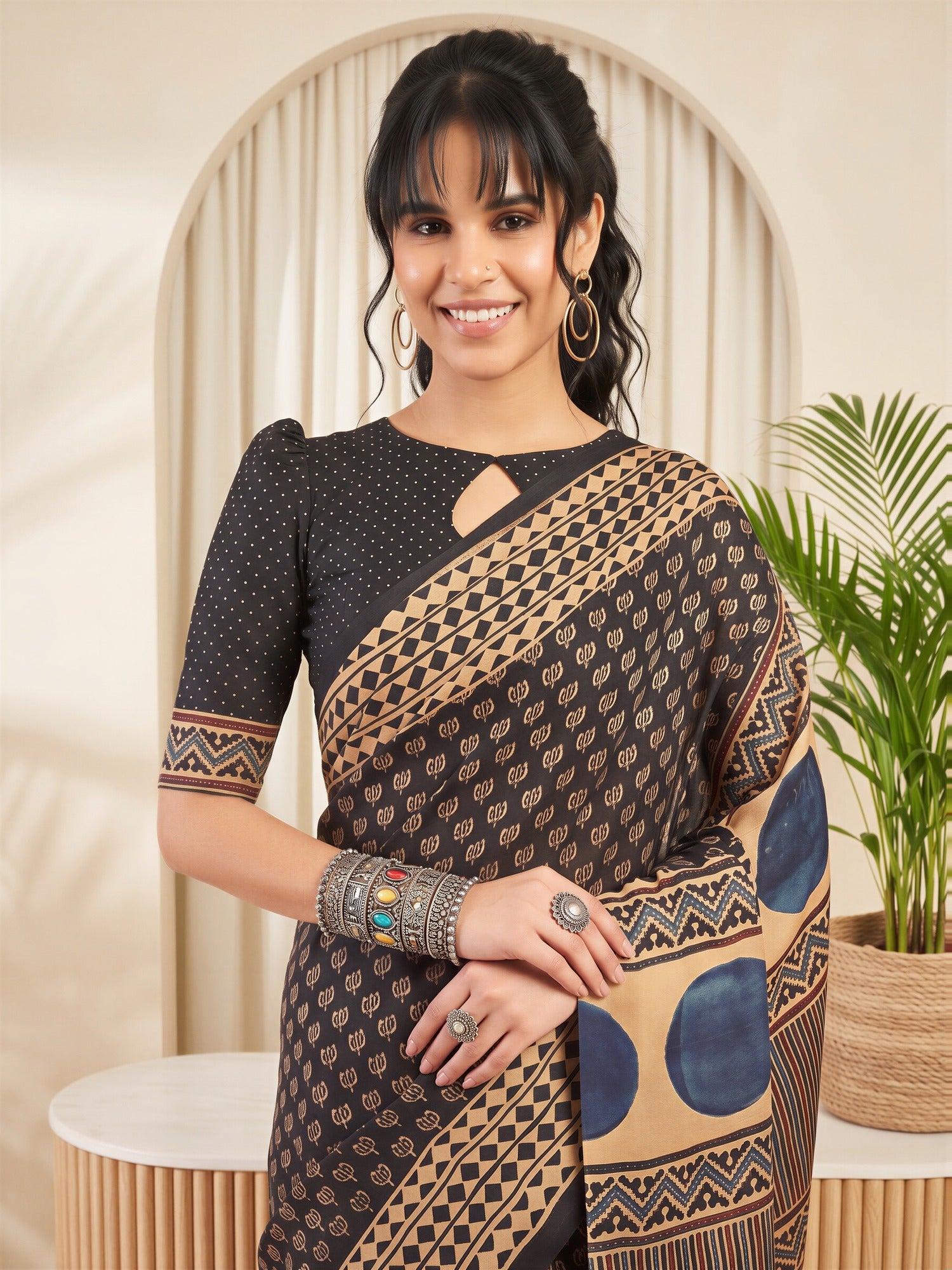 Black Silk Blend saree – detail view 4