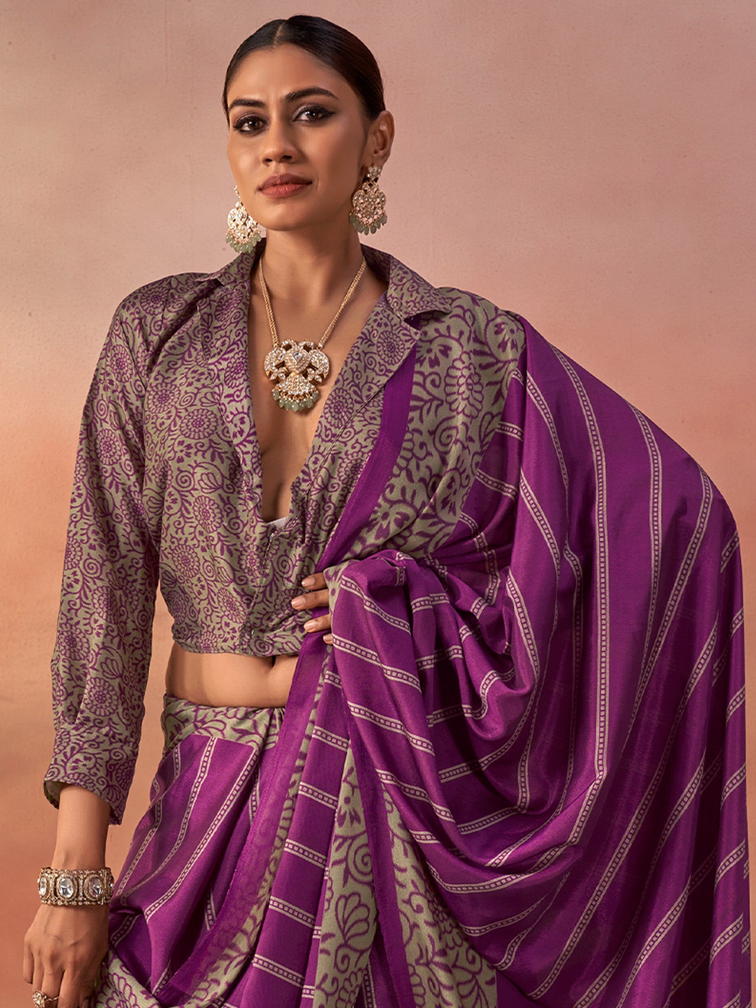 Magenta Silk Blend saree – detail view 2