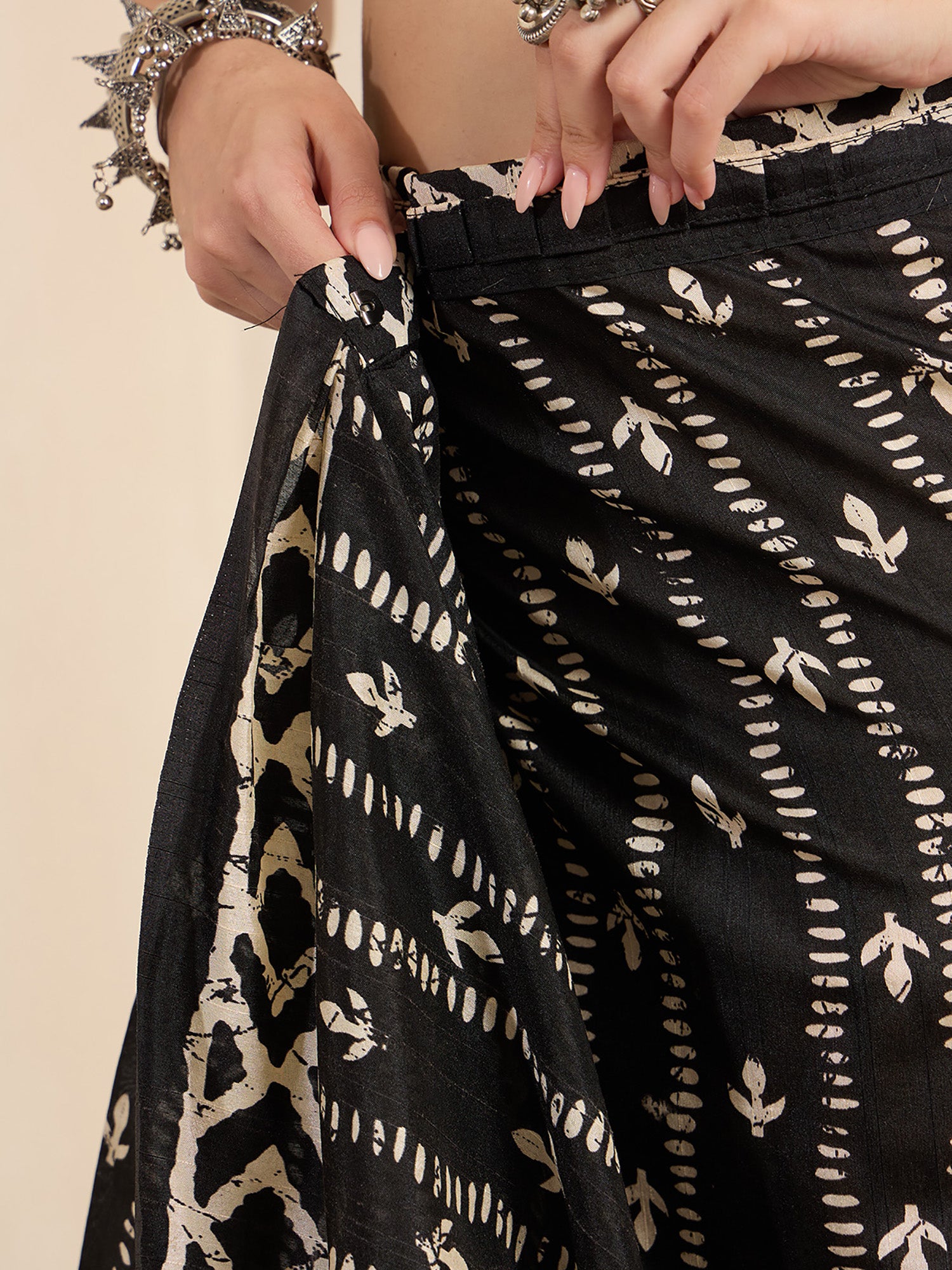 Black Bhagalpuri Silk saree – detail view 4