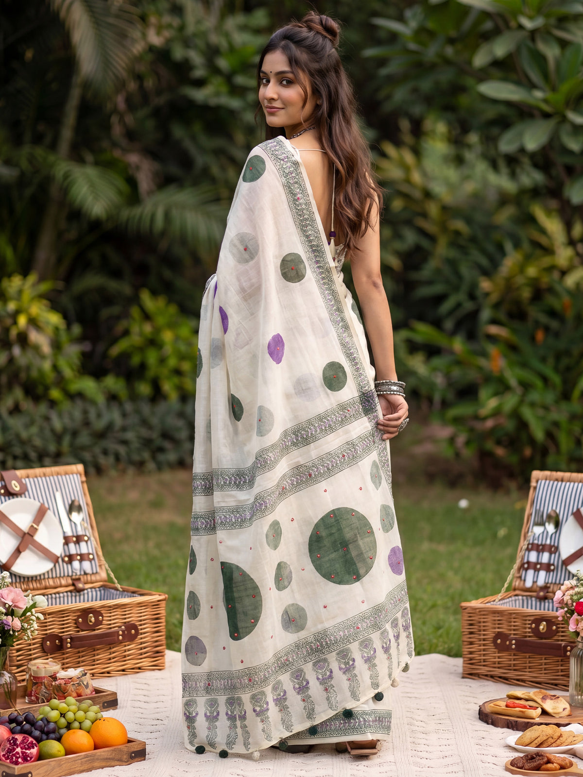 Off White Linen saree – detail view 1