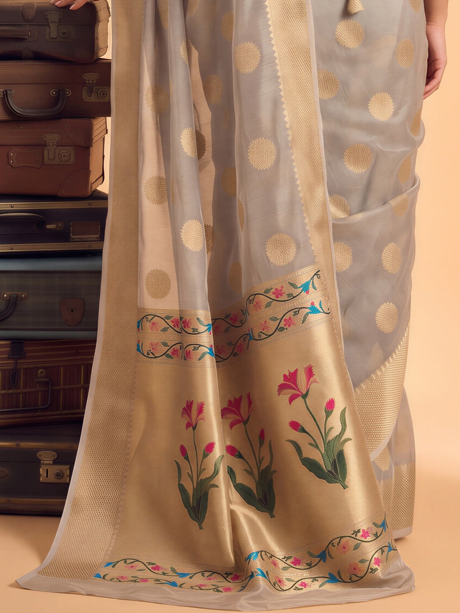Grey Tissue saree – detail view 5