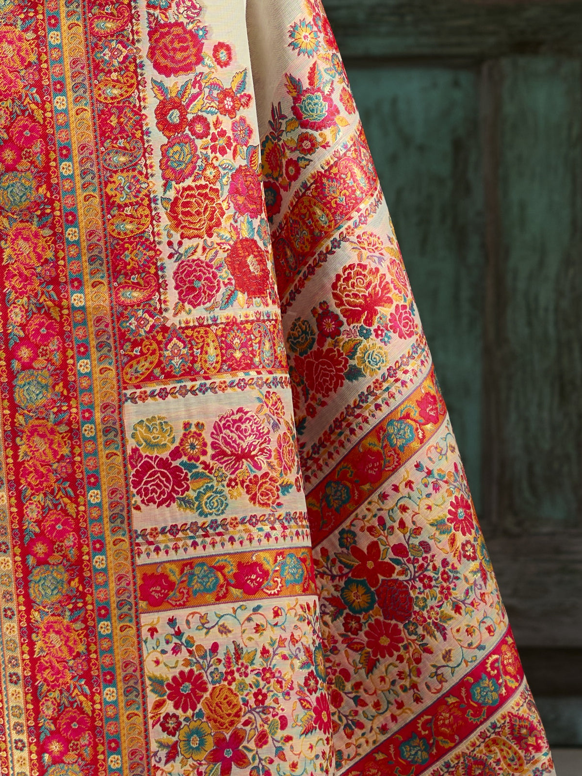 Pallu detail of off white cotton saree showing kalamkari narrative motif work and woven design border