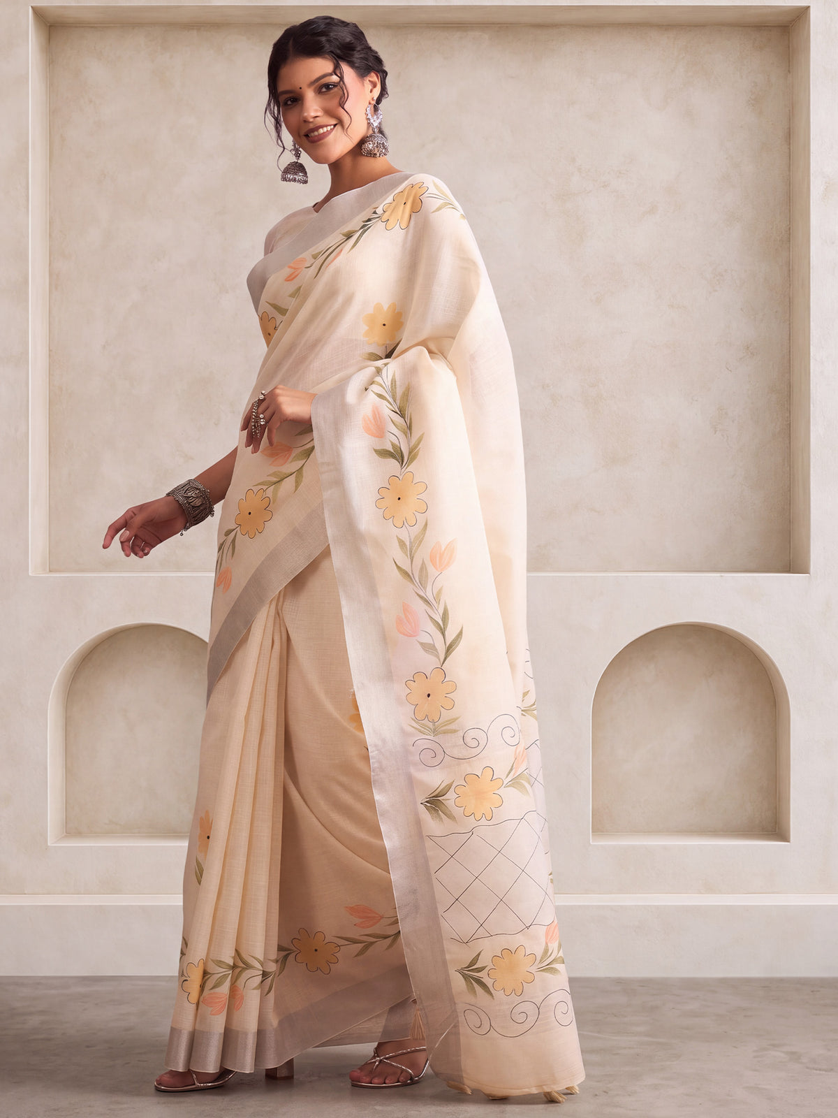 Beige Linen saree – detail view 1