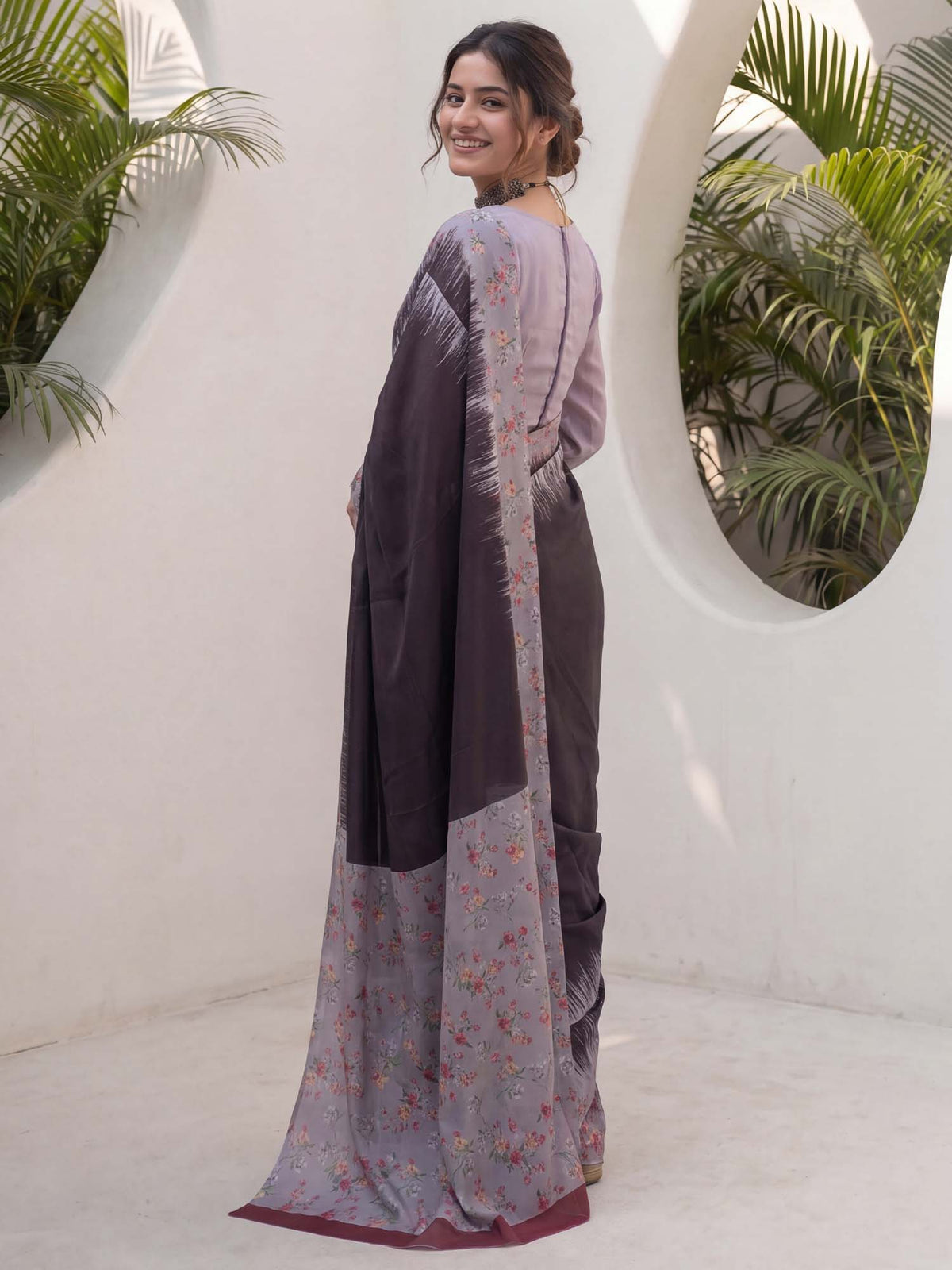 Black Crepe saree – detail view 1