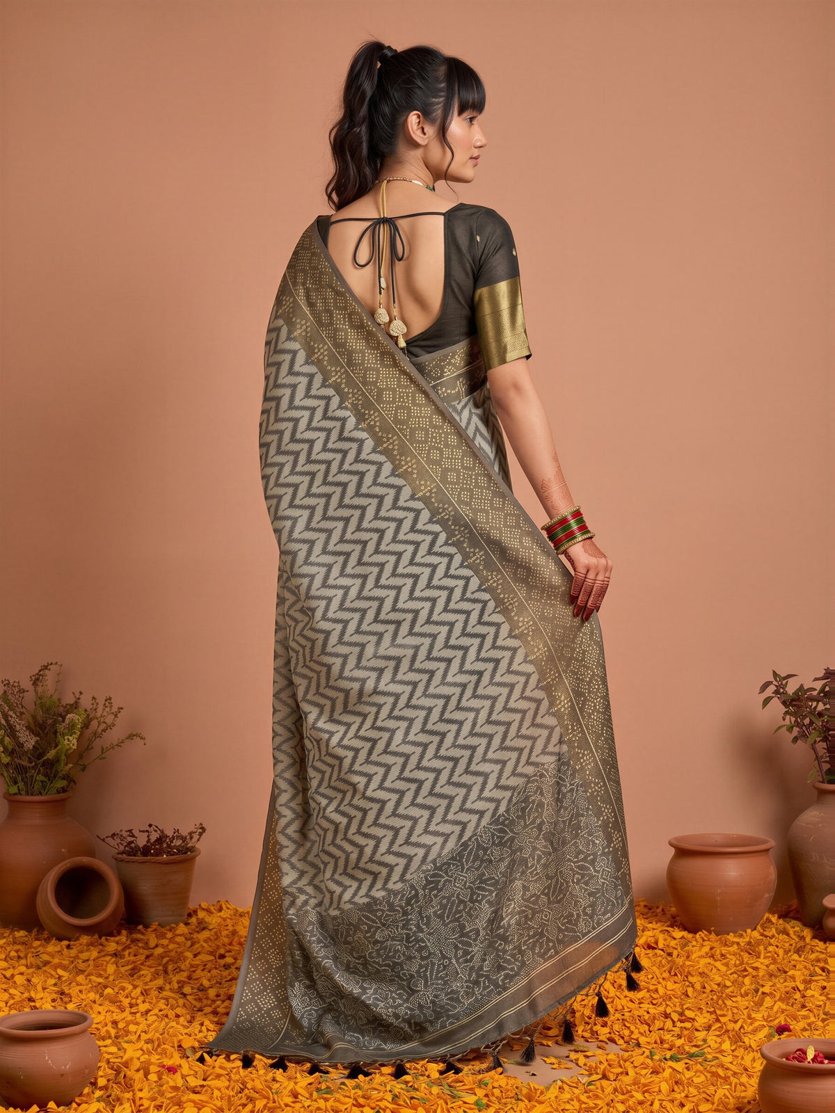 Black Viscose saree – detail view 1