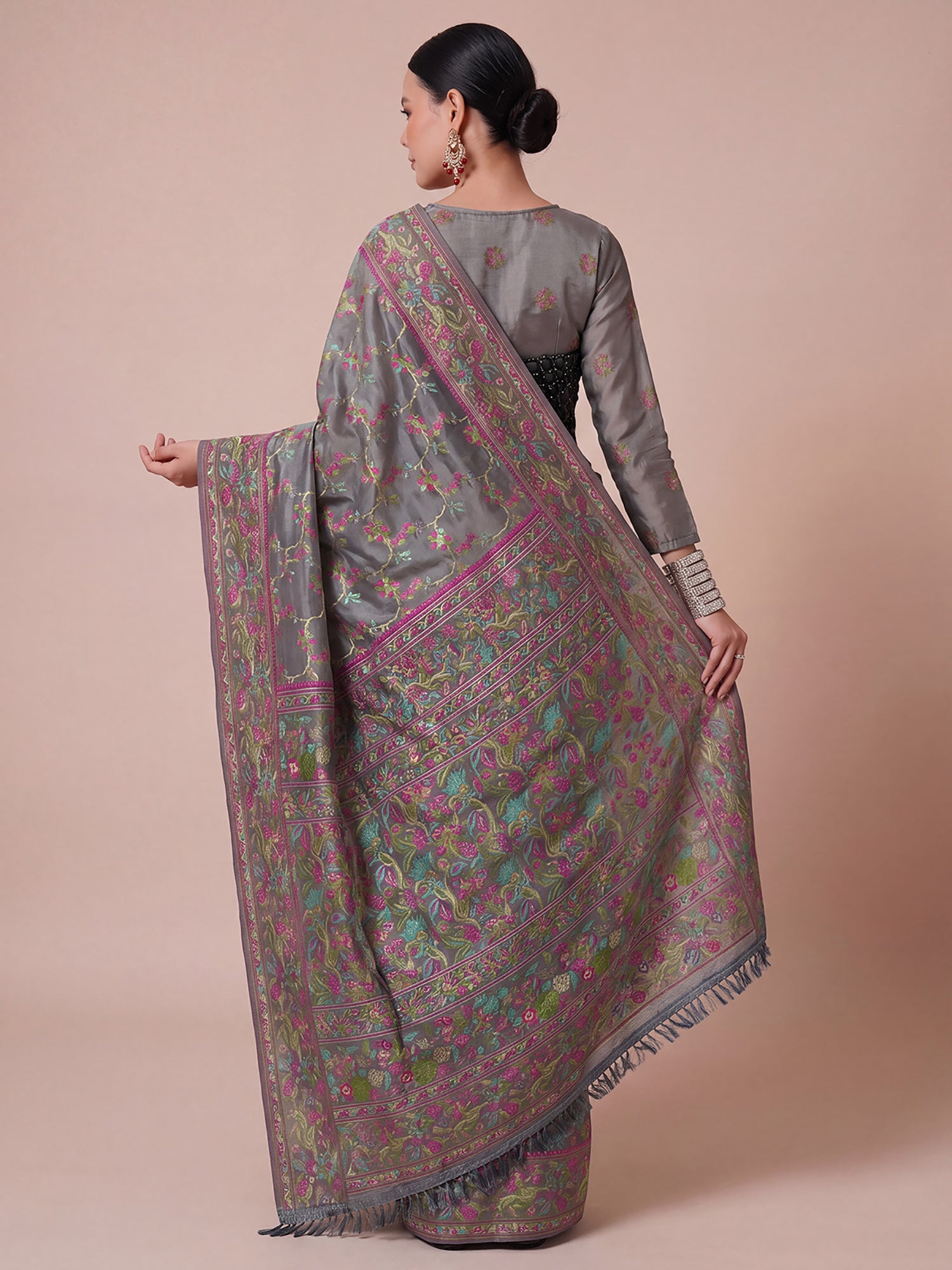 Grey Organza saree – detail view 1