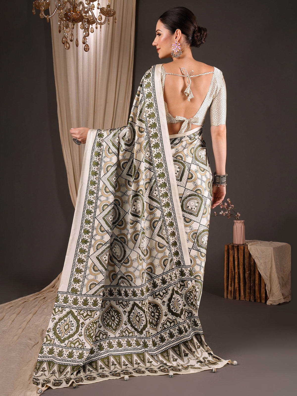 Off White Satin saree – detail view 1