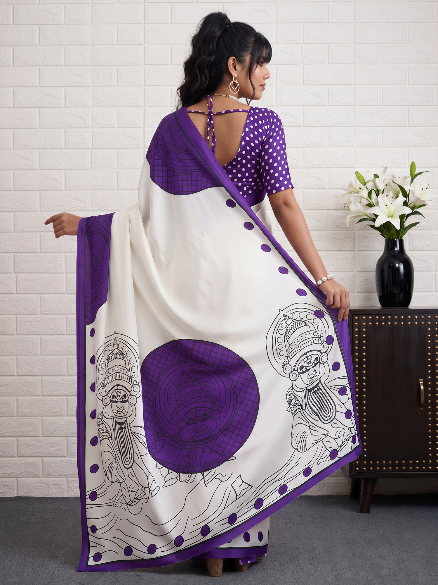 White Satin saree – detail view 1