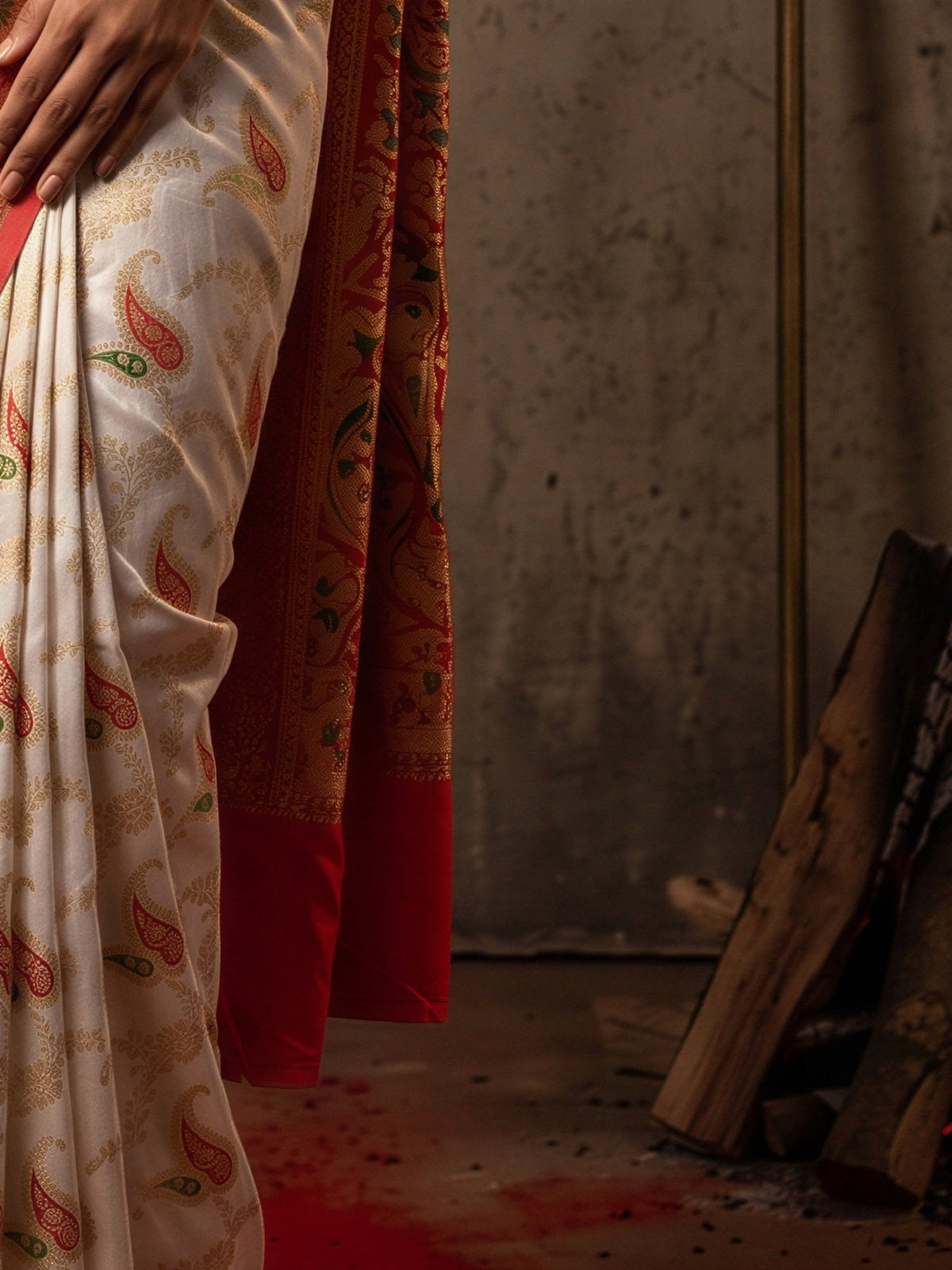 Pallu detail of white banarasi silk saree showing zari butta (metallic motif) work and zari border