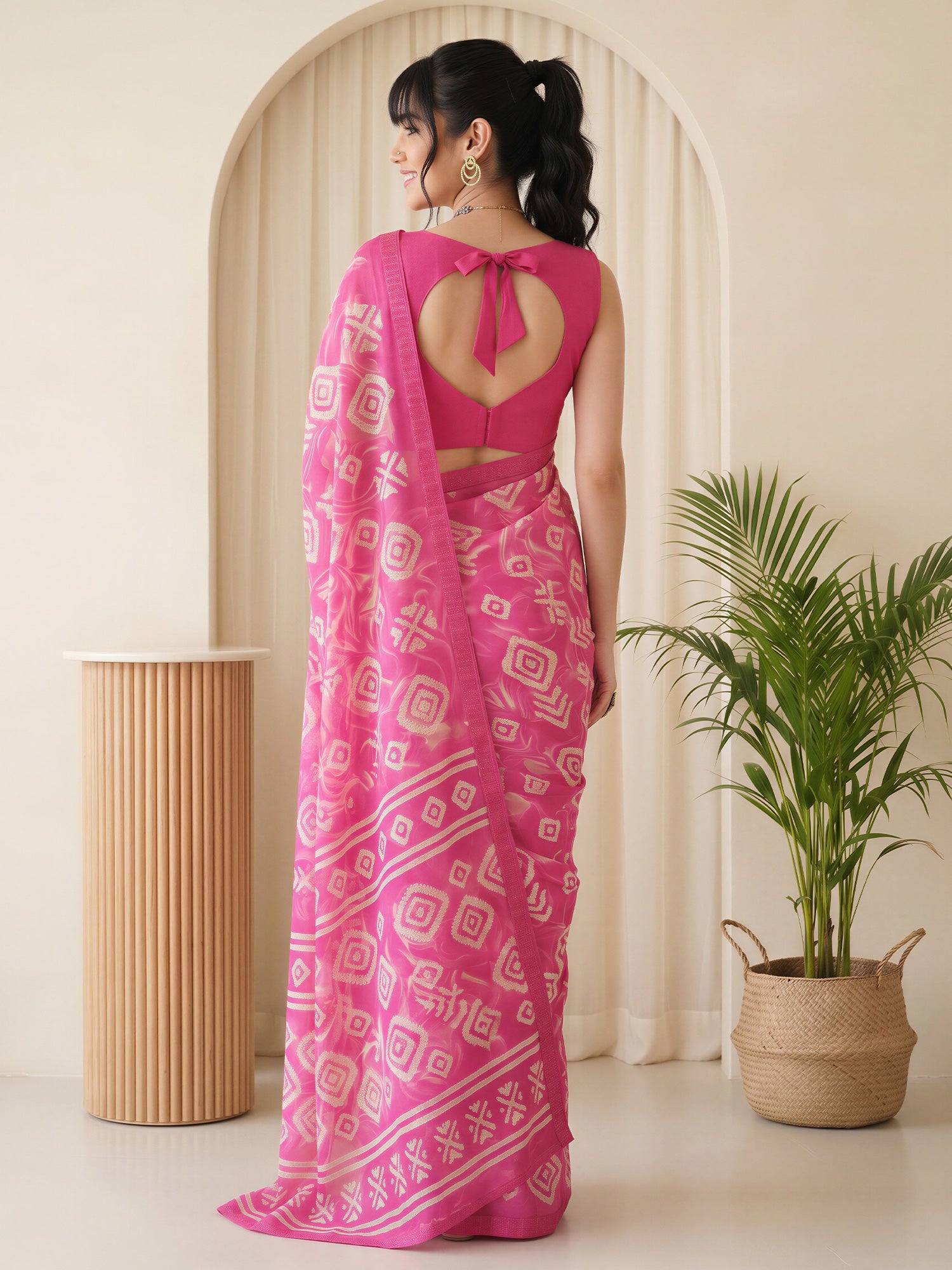 Pink Georgette saree – detail view 1