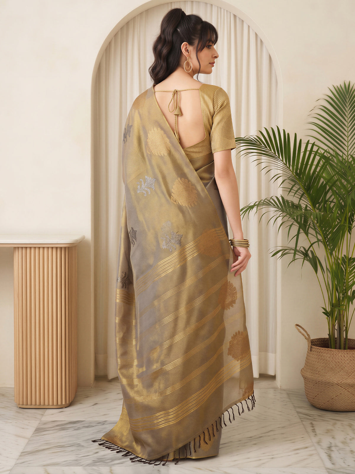 Gold Linen saree – detail view 1