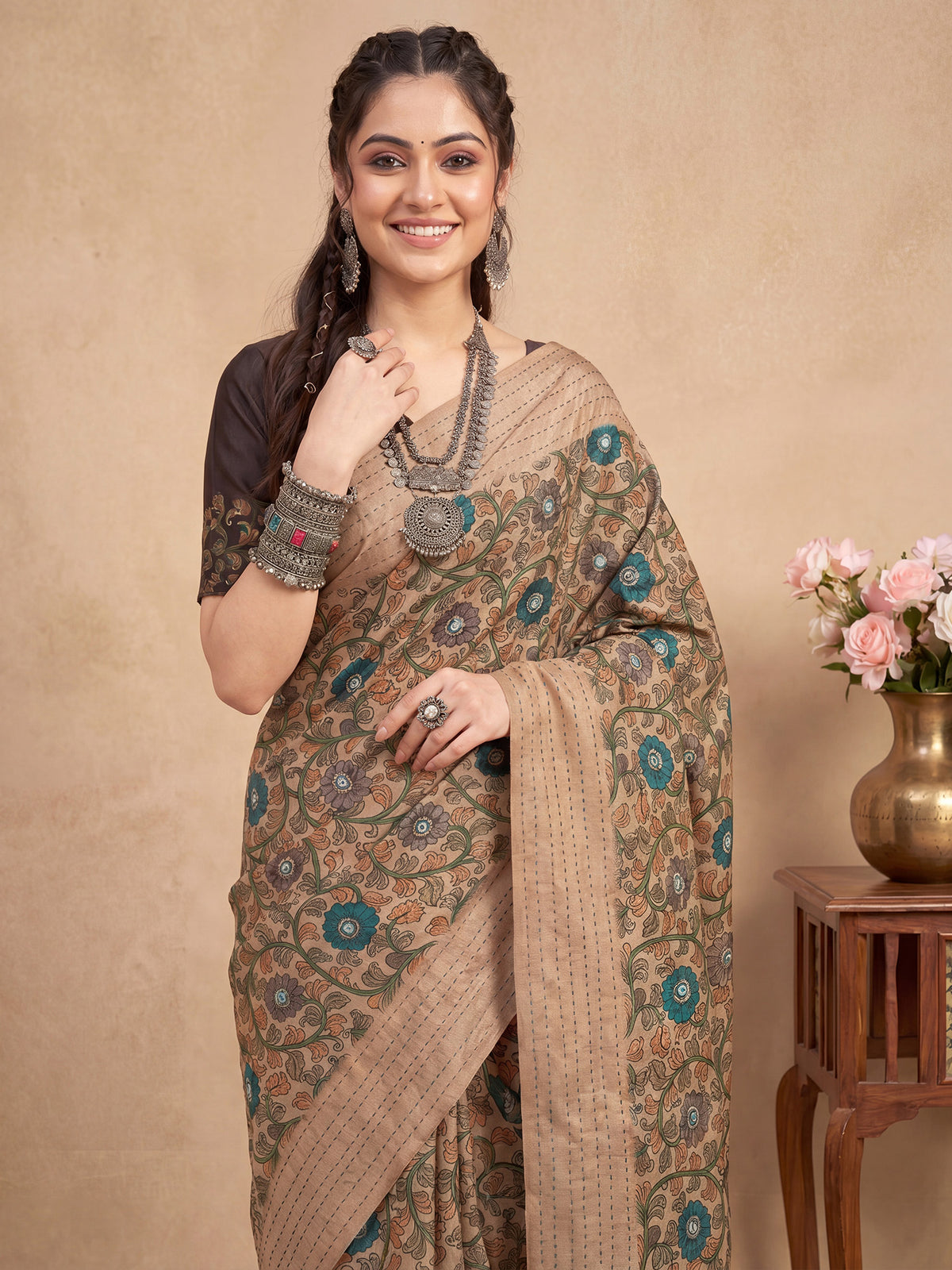 Beige Silk Blend saree – detail view 4