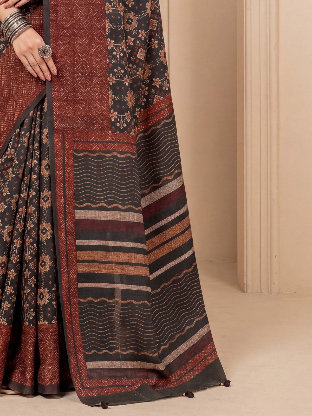 Black Silk Blend saree – detail view 5