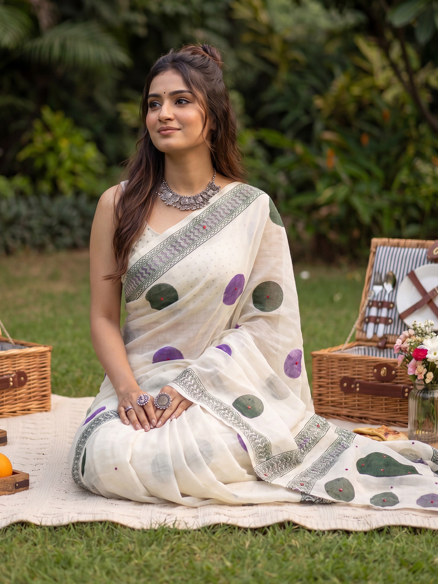 Off White Linen saree – detail view 4