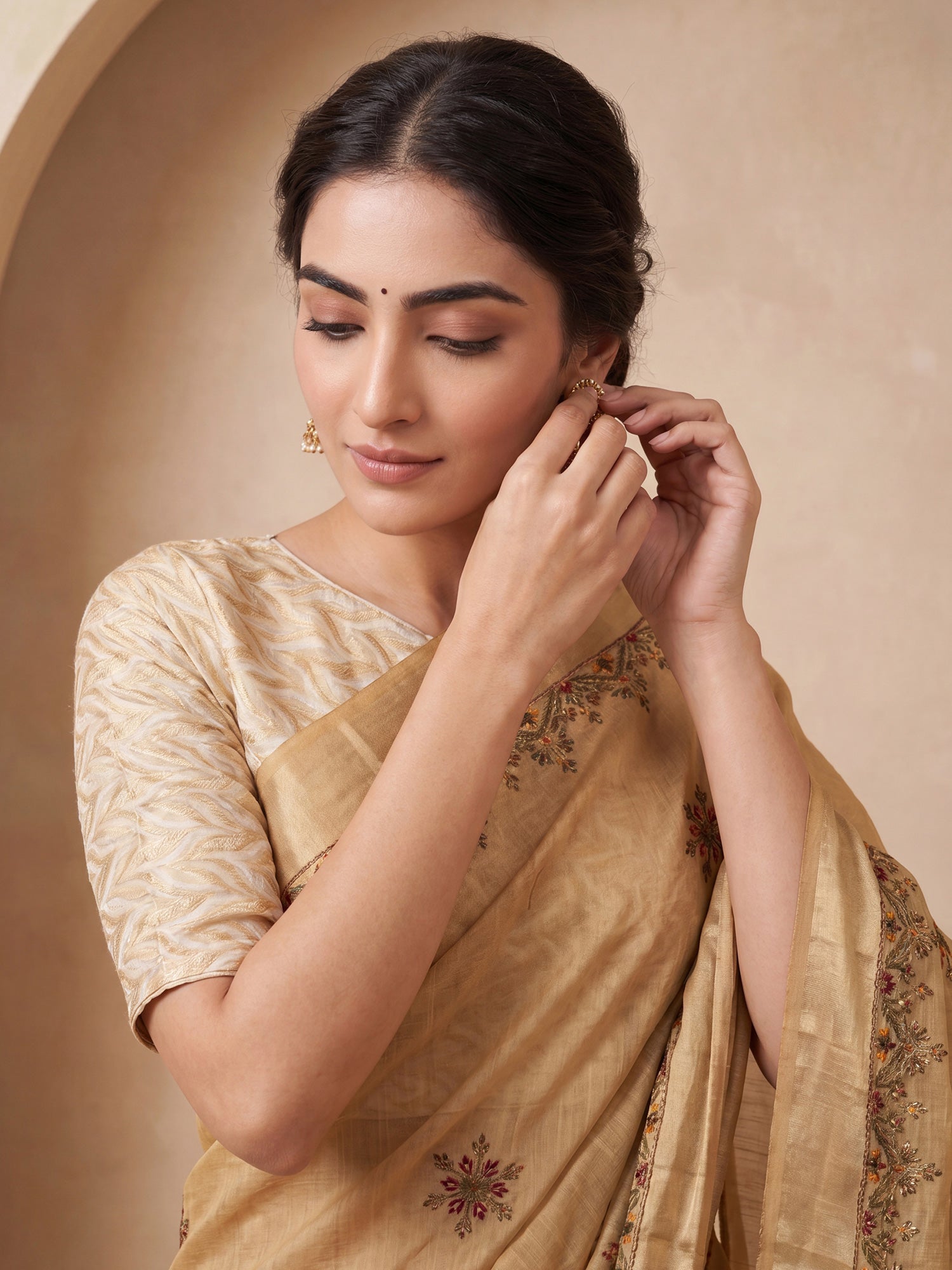 Beige Cotton Linen saree – detail view 4