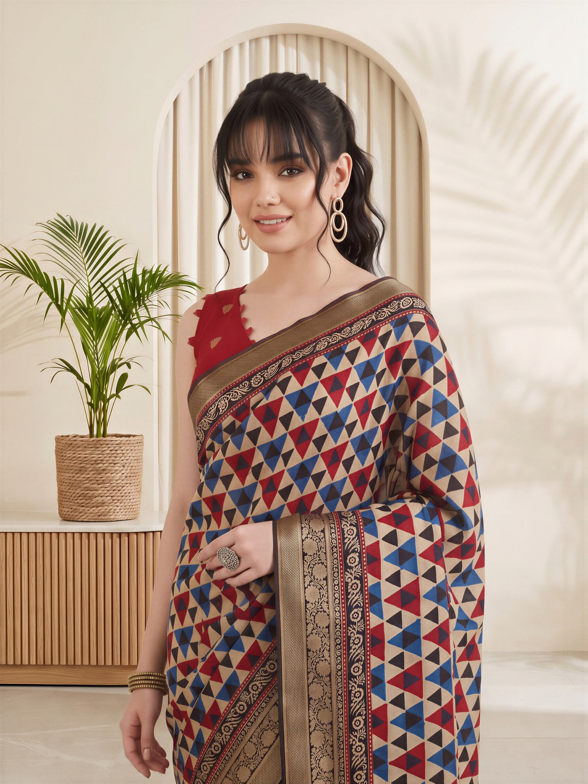 Beige Viscose Silk saree – detail view 2