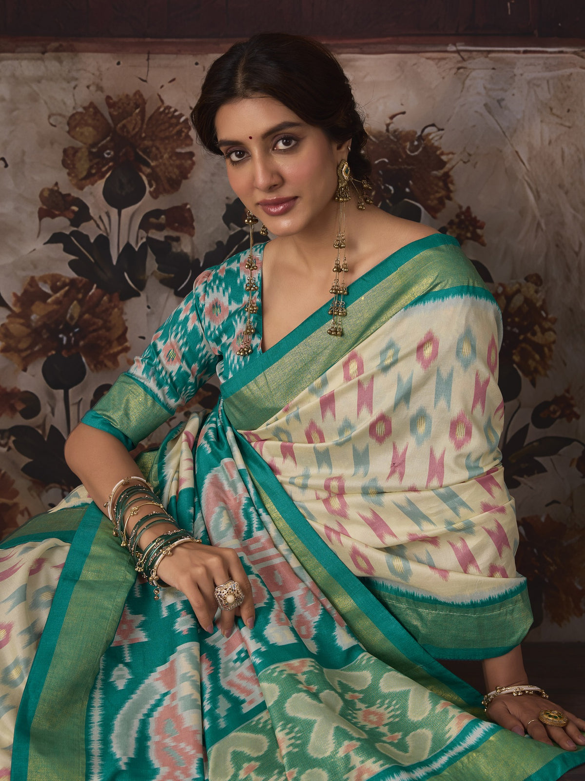 Off White silk blend saree view 3