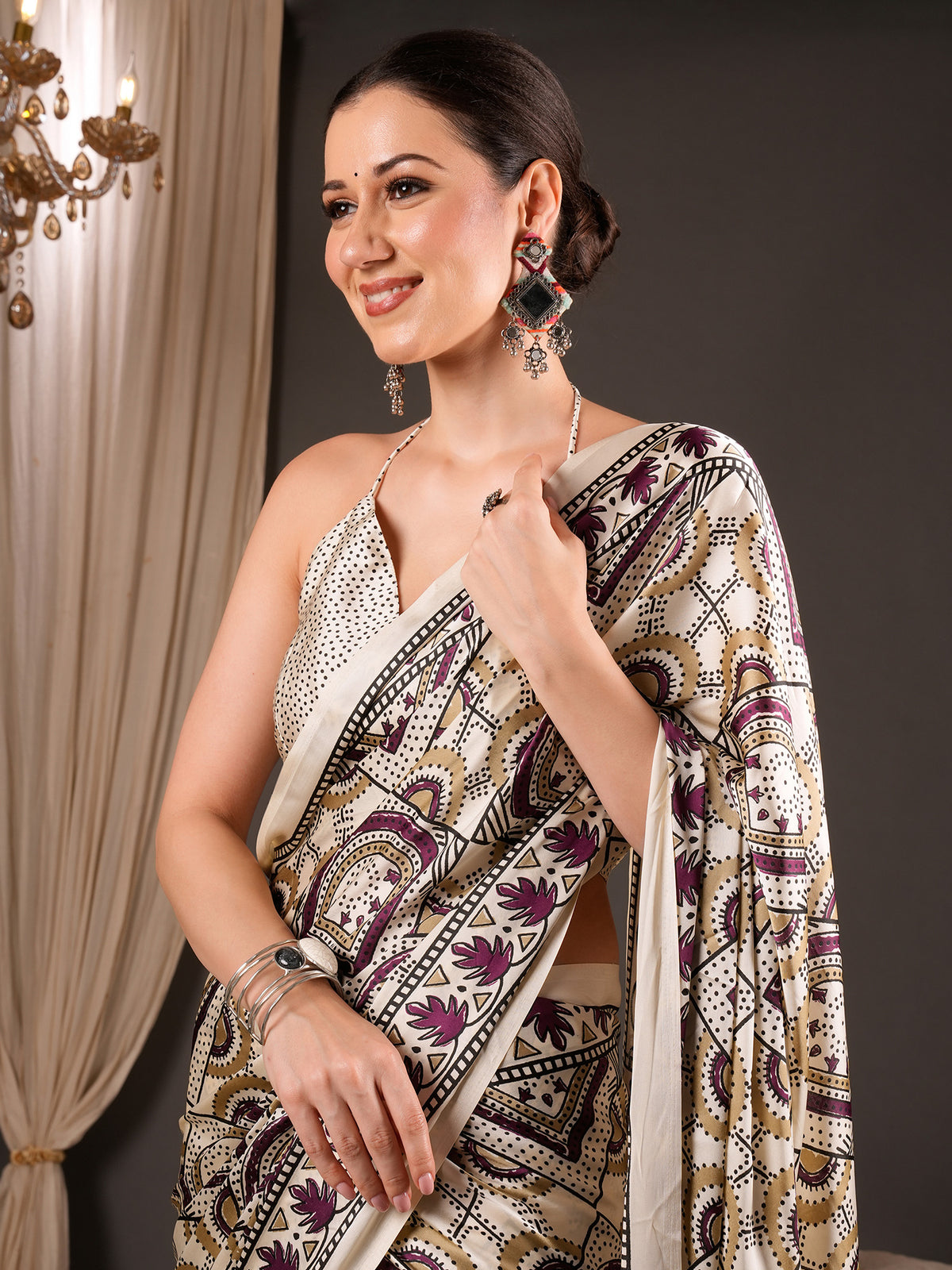 Off White Satin saree – detail view 3