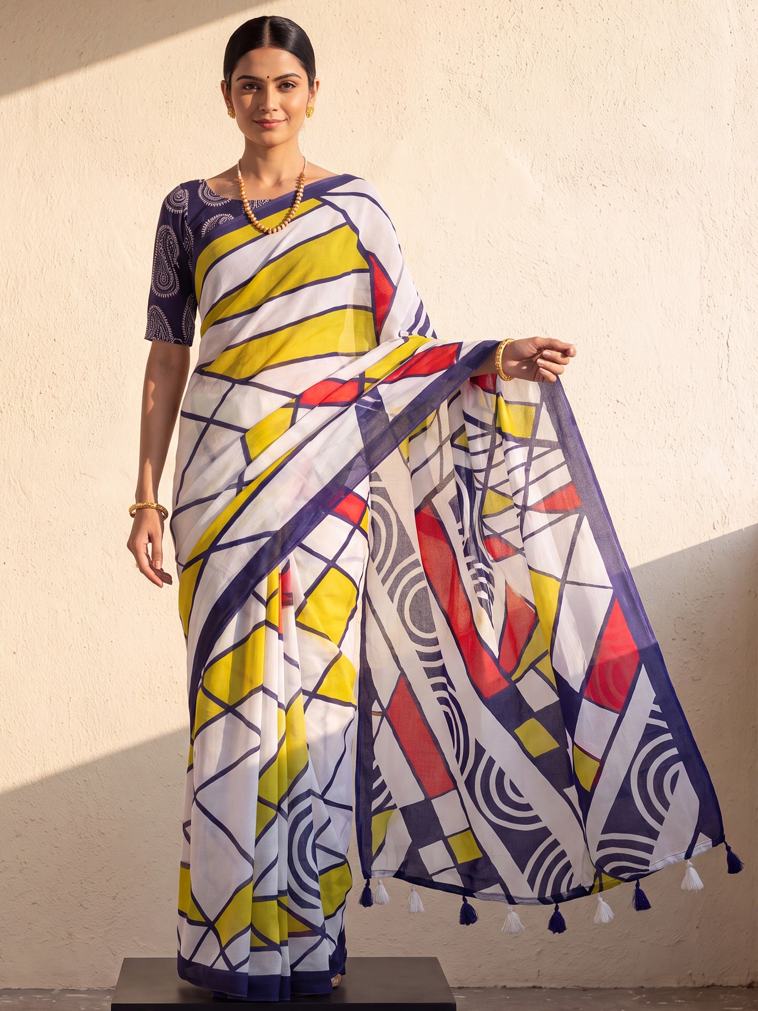 White Cotton saree – detail view 3