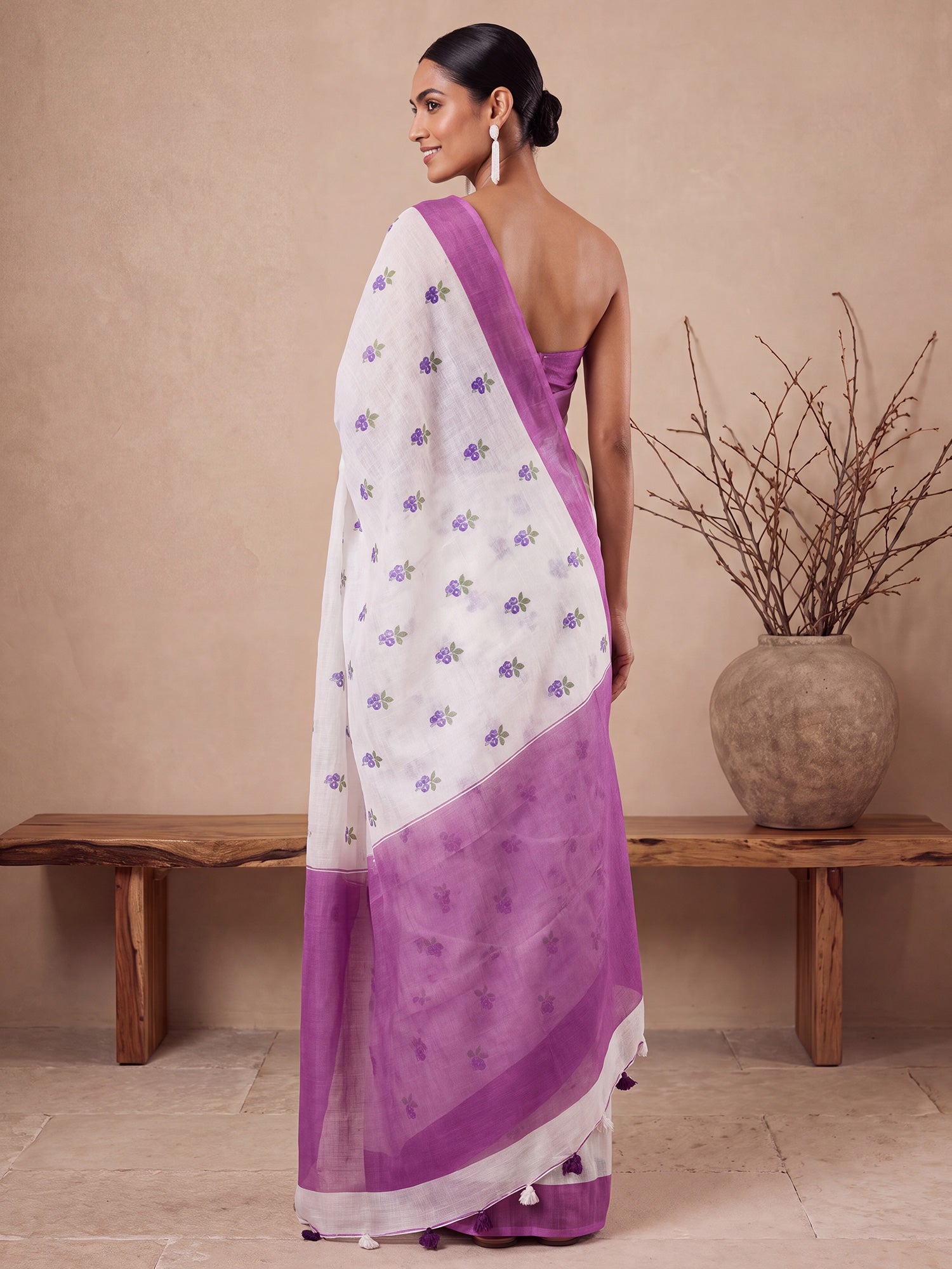 Fuchsia Cotton Linen saree – detail view 1