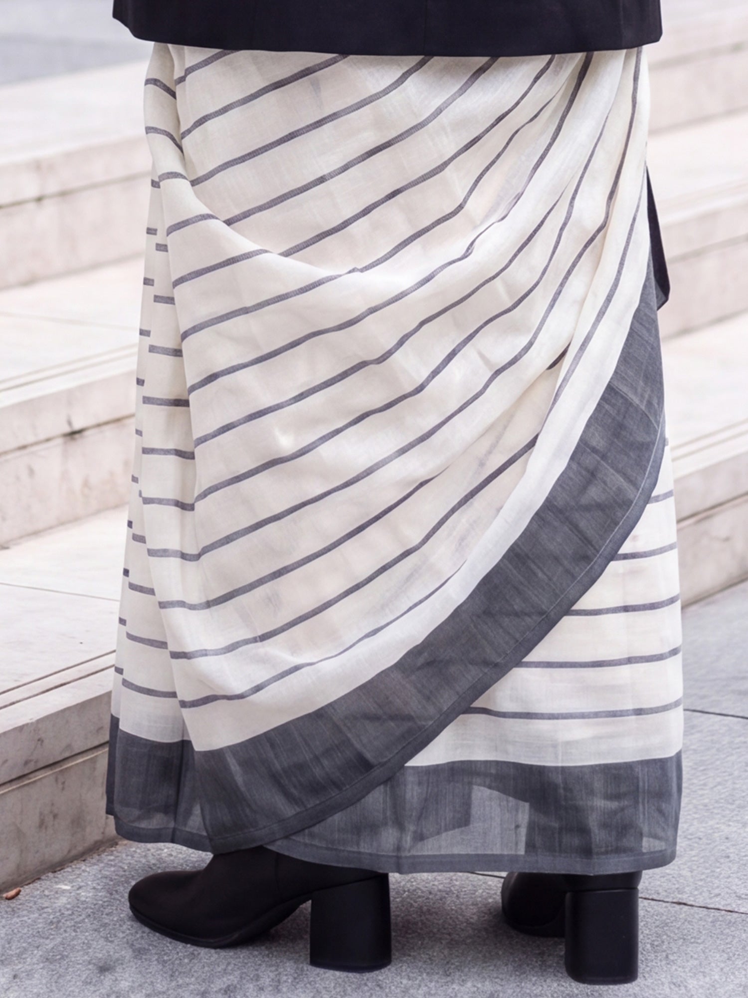 Off White Cotton Linen saree – detail view 5