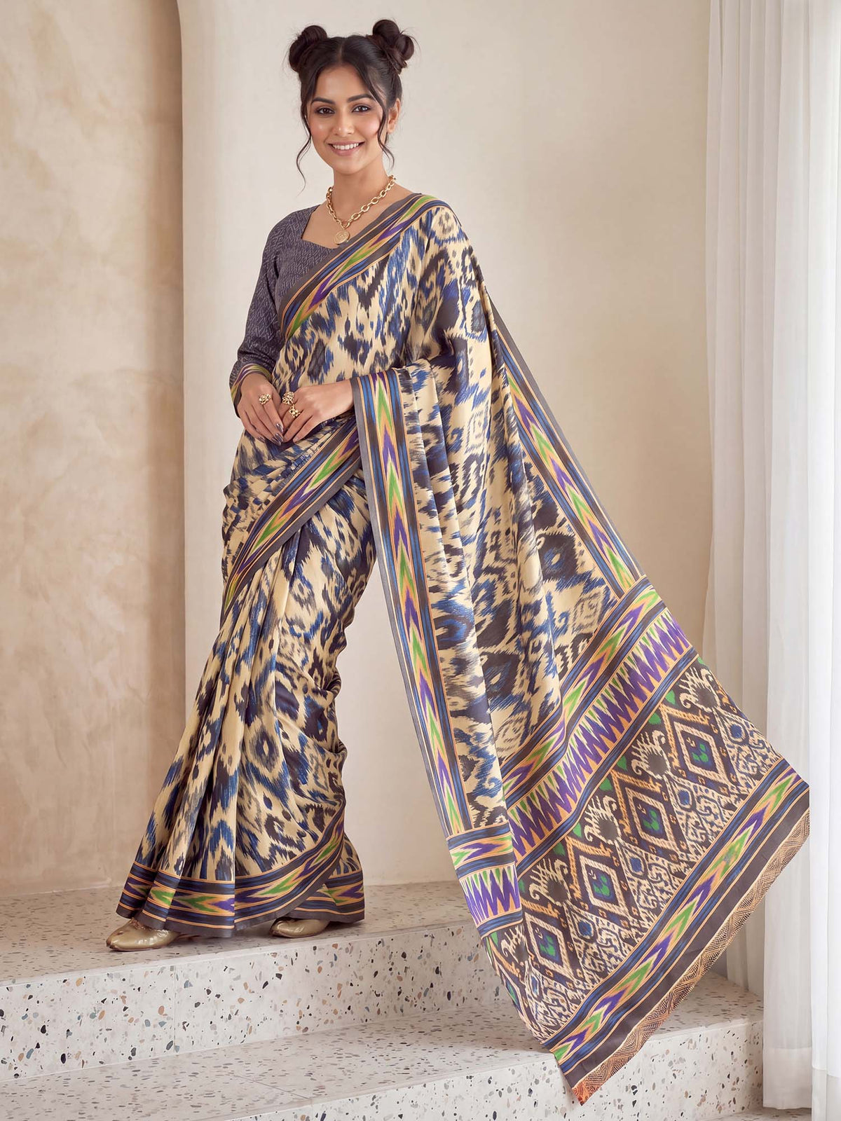 Beige Crepe saree – detail view 3
