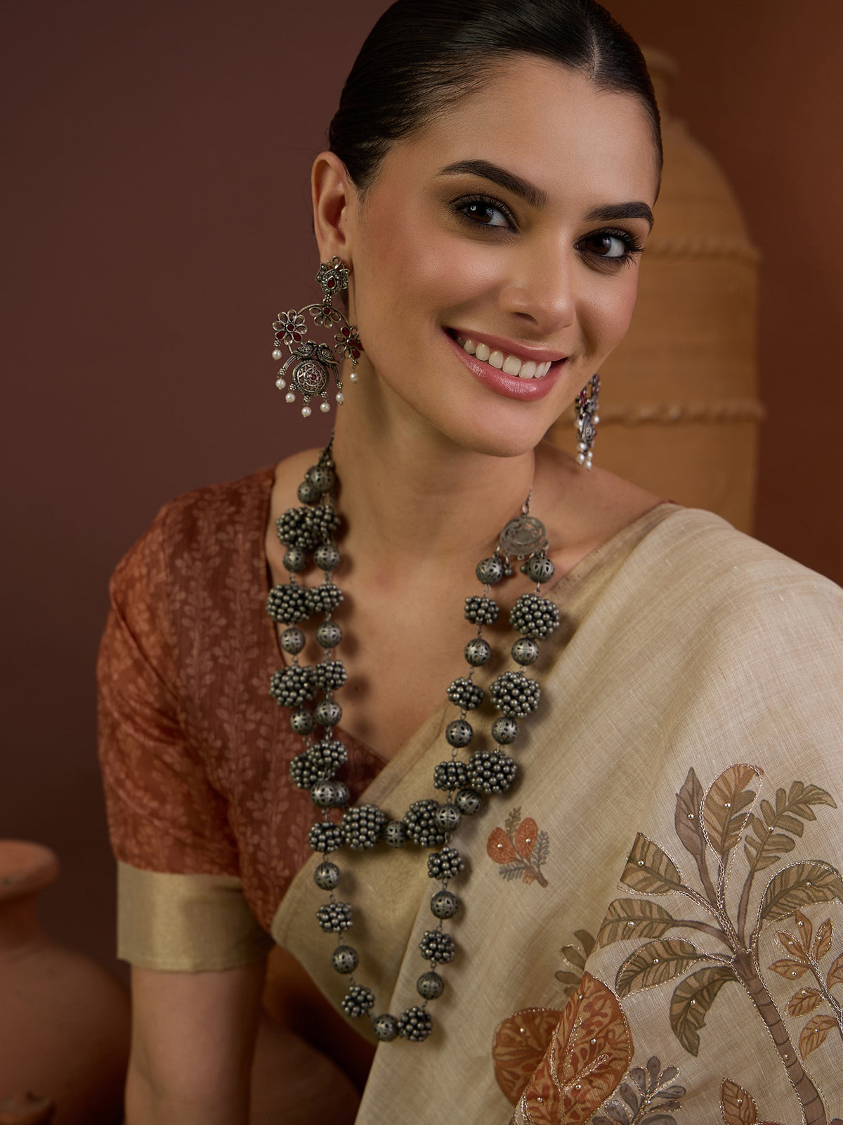 Beige linen blend saree view 7