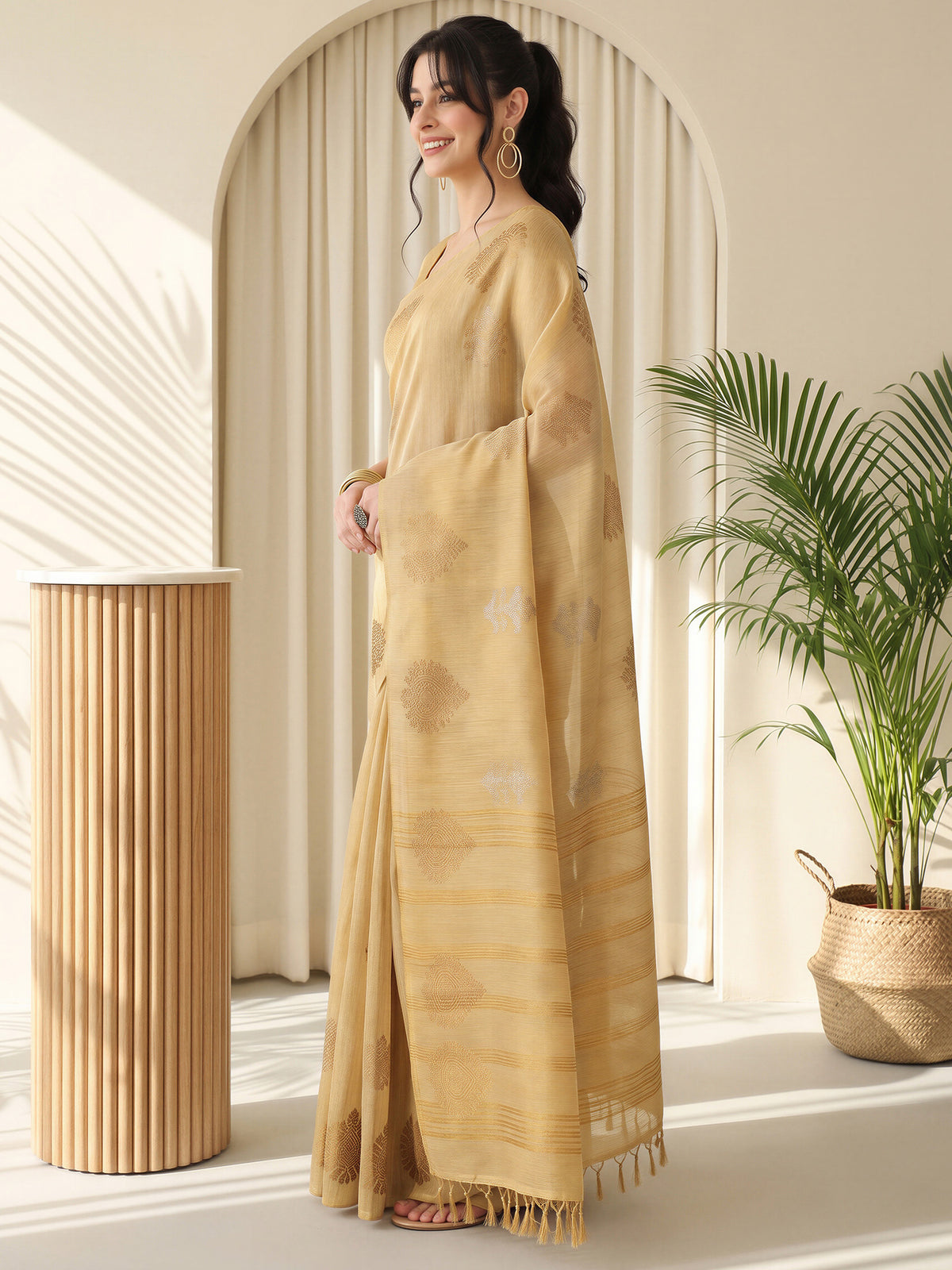 Cream Linen saree – detail view 2