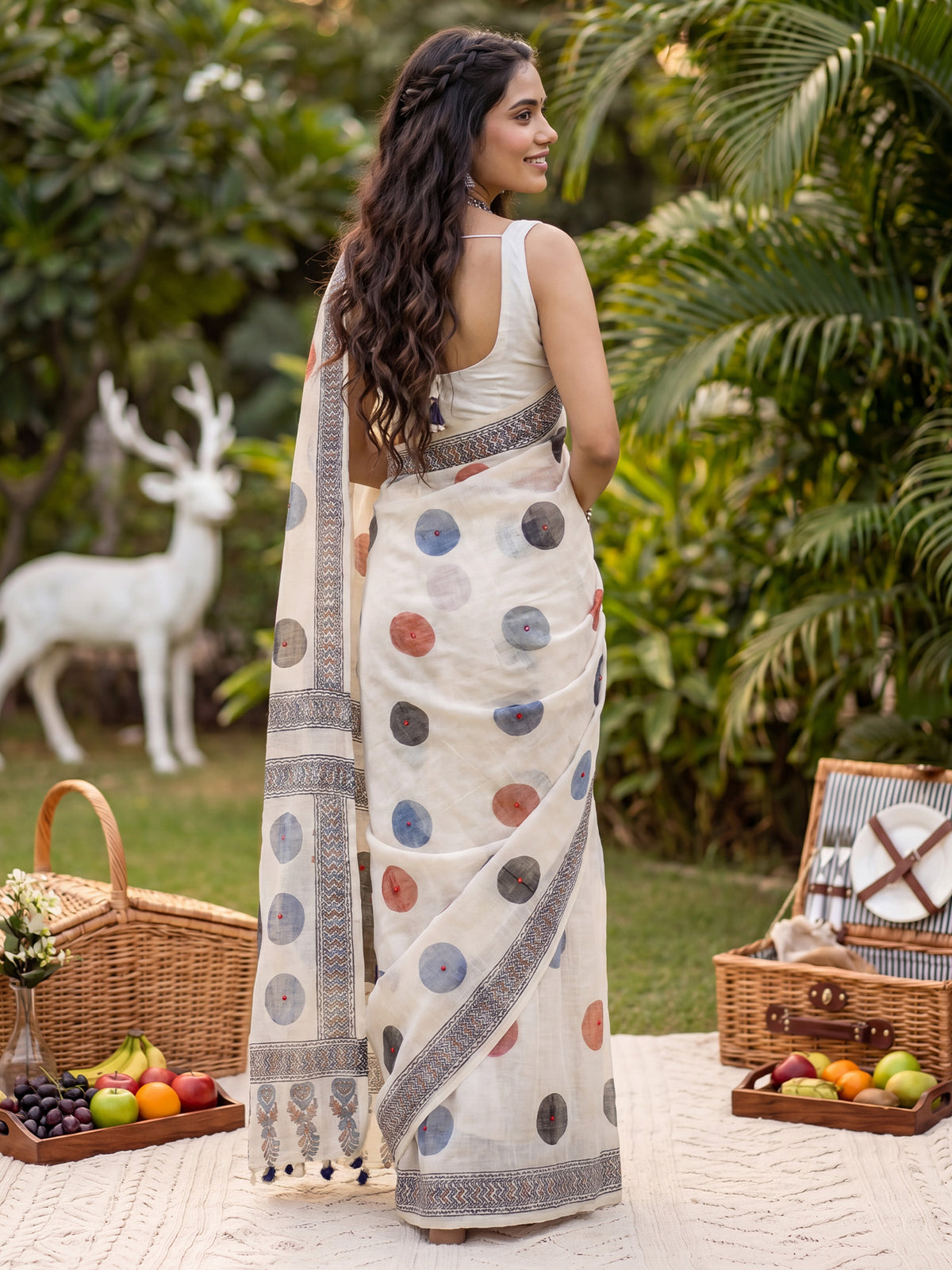 Off White Linen saree – detail view 1