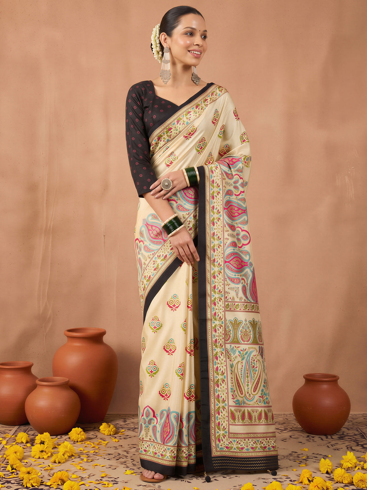 Off White Silk Blend saree – detail view 3