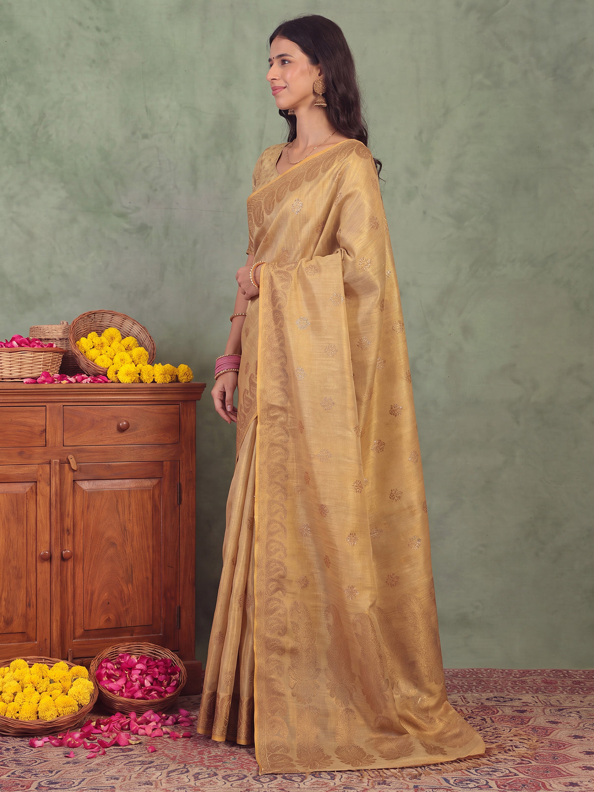 Cream Linen saree – detail view 2
