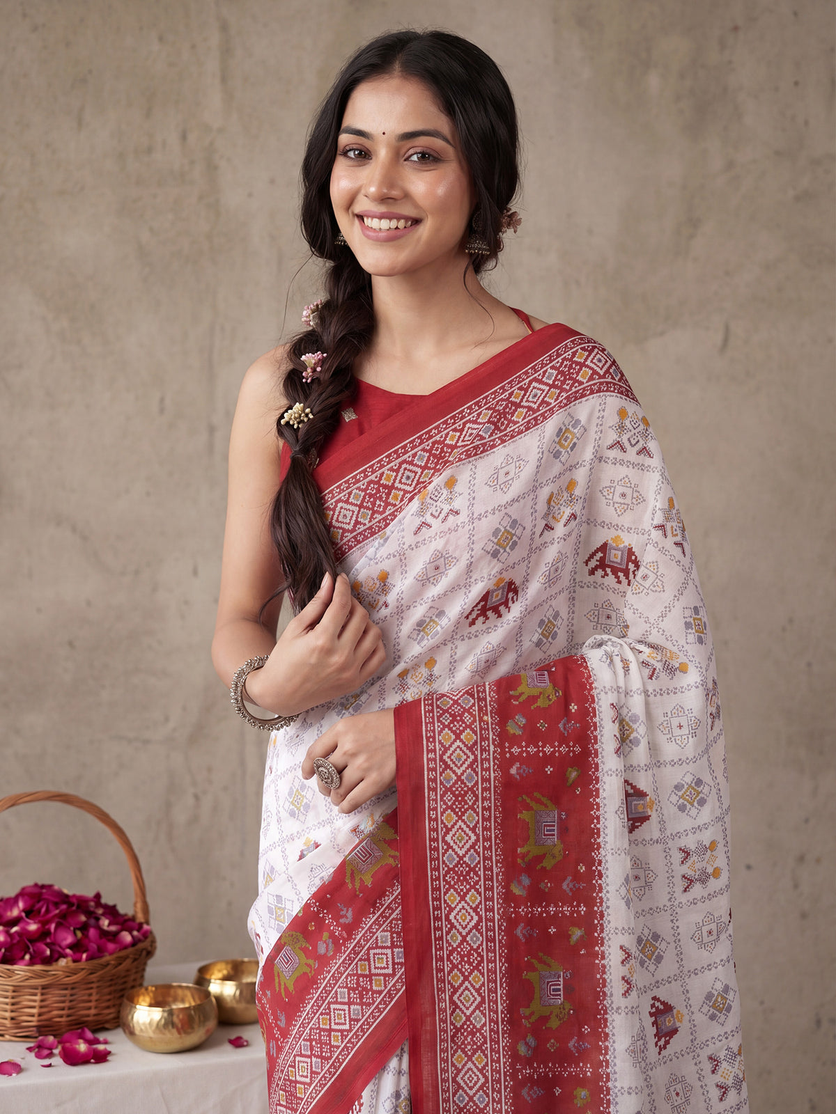 White Cotton saree – detail view 4