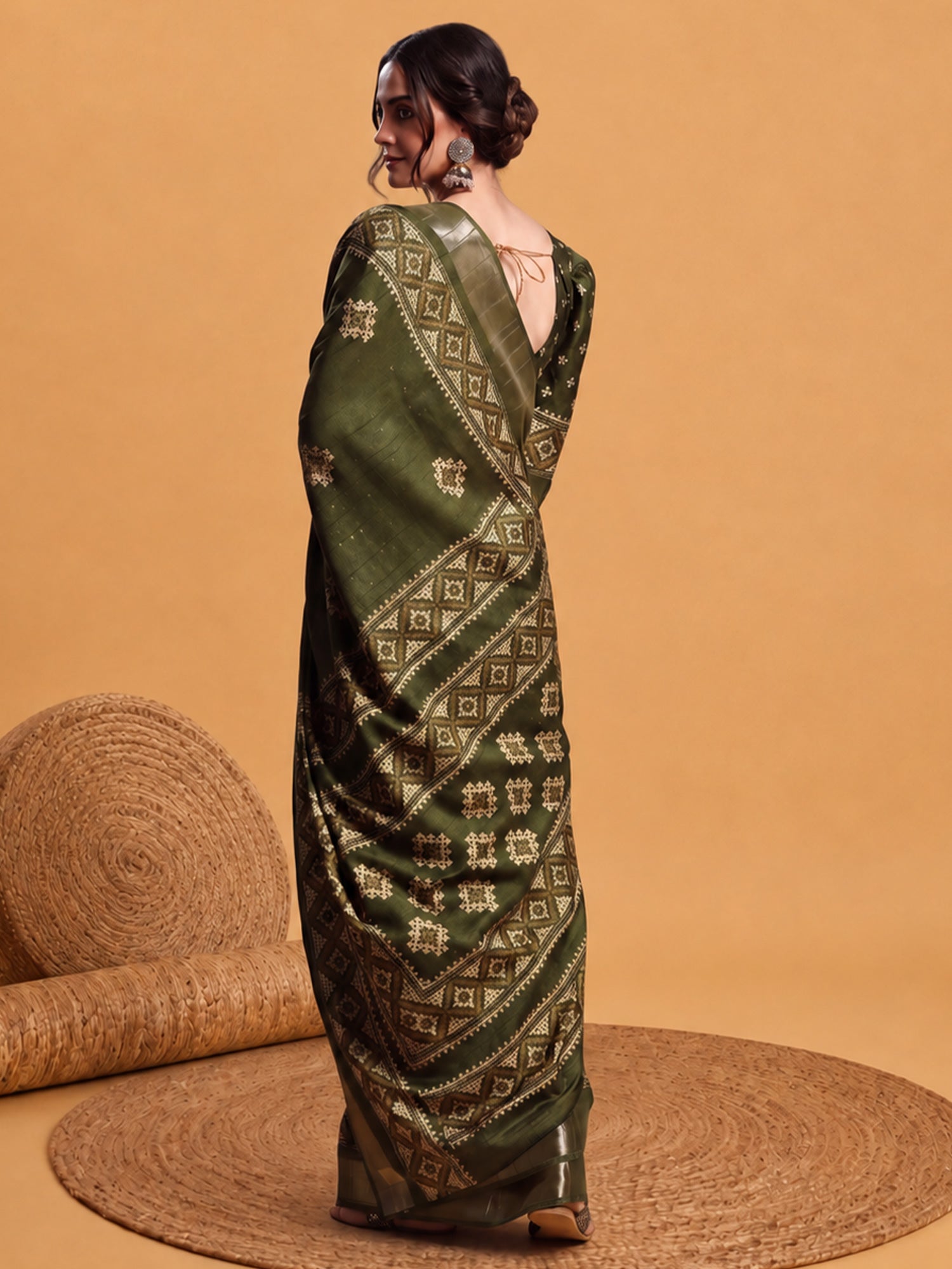 Olive Silk Blend saree – detail view 1