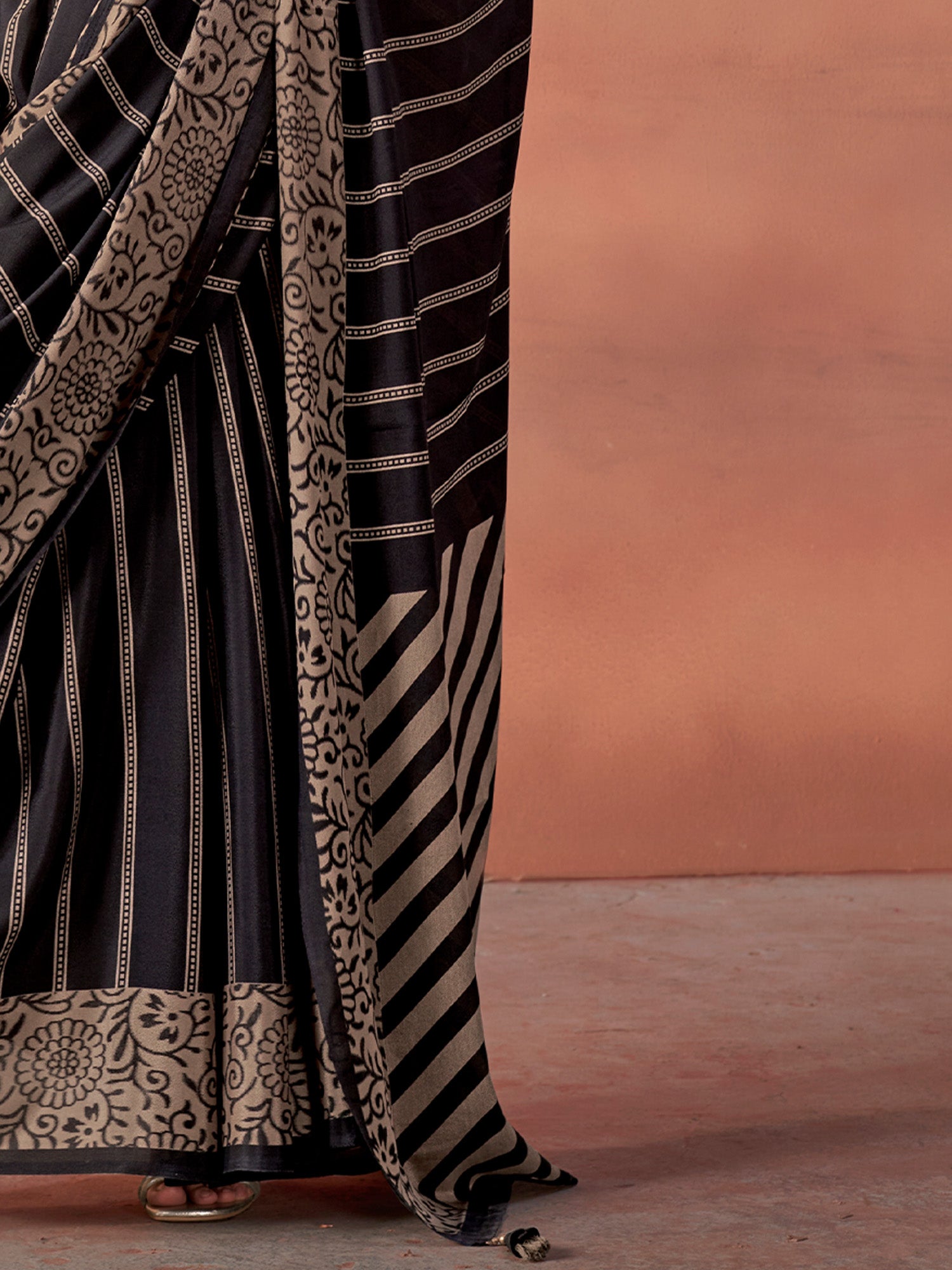 Black Silk Blend saree – detail view 4